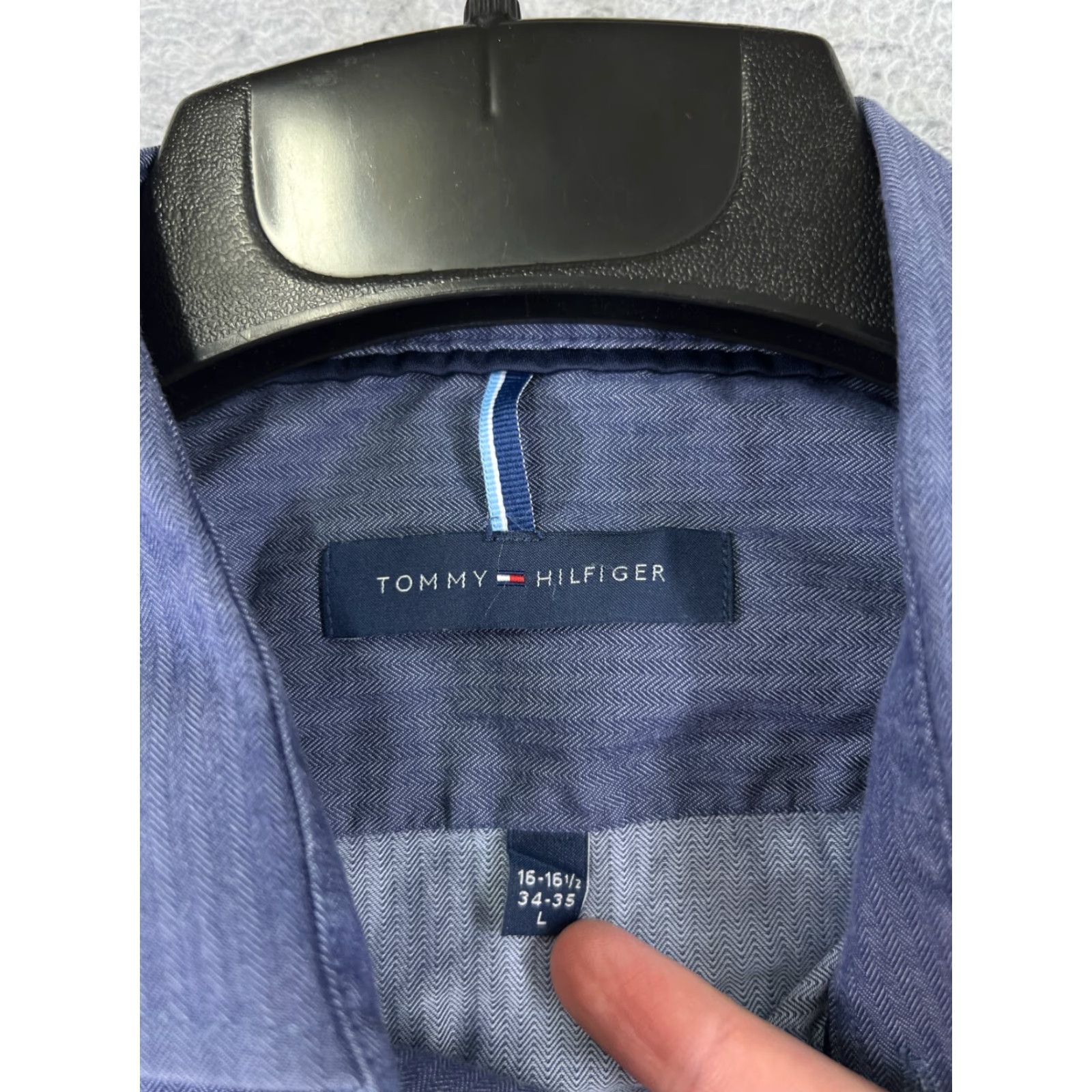 Tommy Hilfiger Tommy Hilfiger Shirt Men 16 Blue Herringbone Button Up Pocket Long Sleeve Shirt Regular Blue 16 Mens Button-Up Size US L / EU 52-54 / 3 - 7 Thumbnail