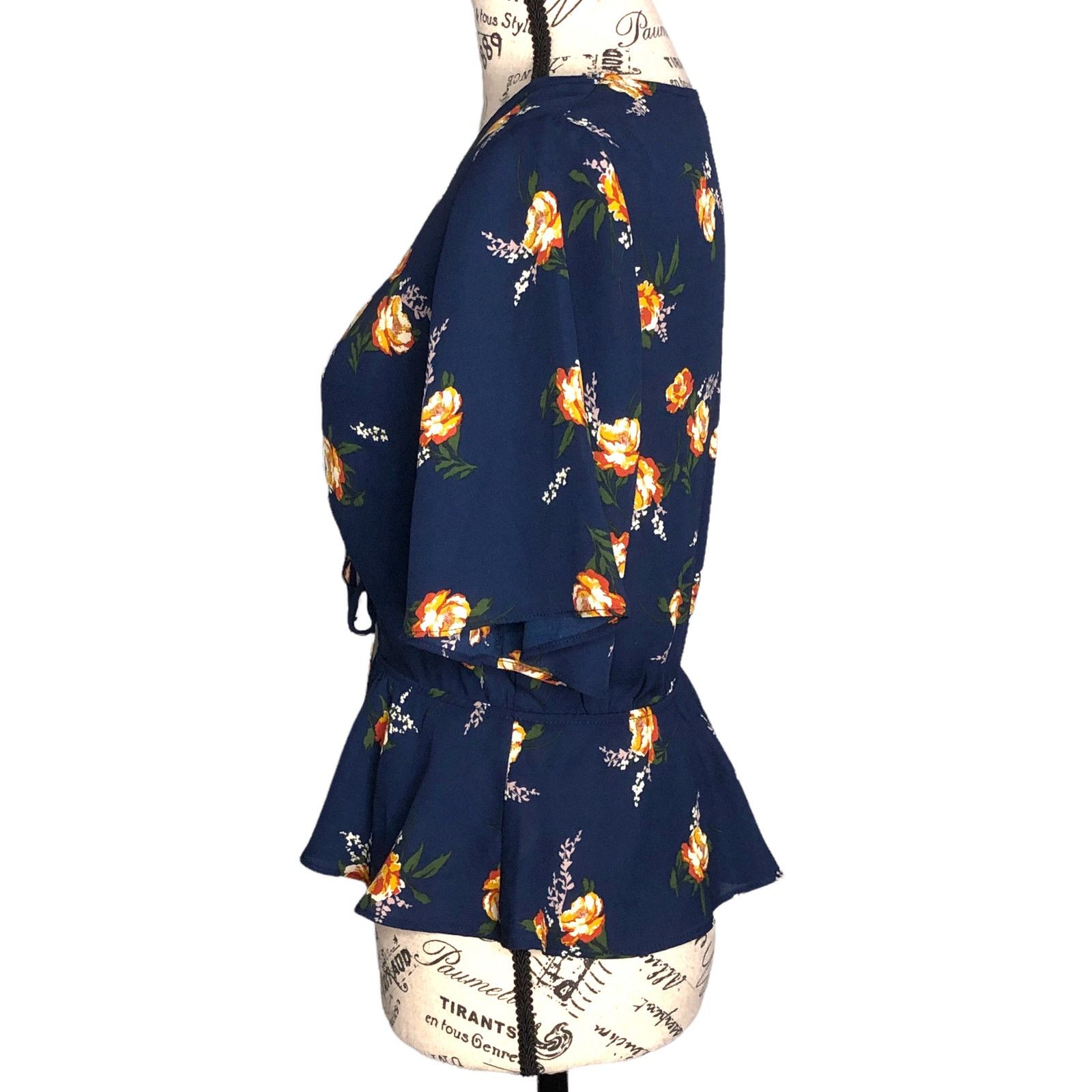 Other Nine Britton Front Scrunch Tie Keyhole Stomach Flair Blouse Size S / US 4 / IT 40 - 3 Thumbnail