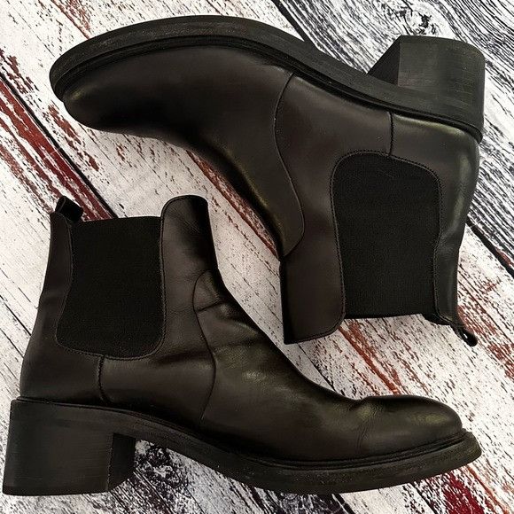 gal gadot wonder woman boots