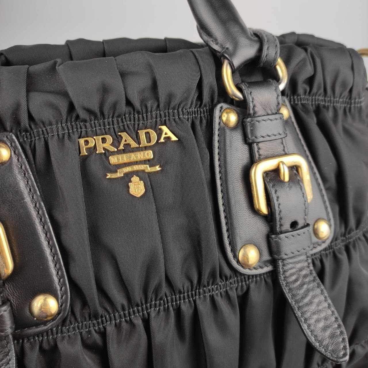Prada AUTHENTIC PRADA TESSUTO NYLON GAUFRE 2 WAYS SHOULDER BAG Size ONE SIZE - 7 Thumbnail