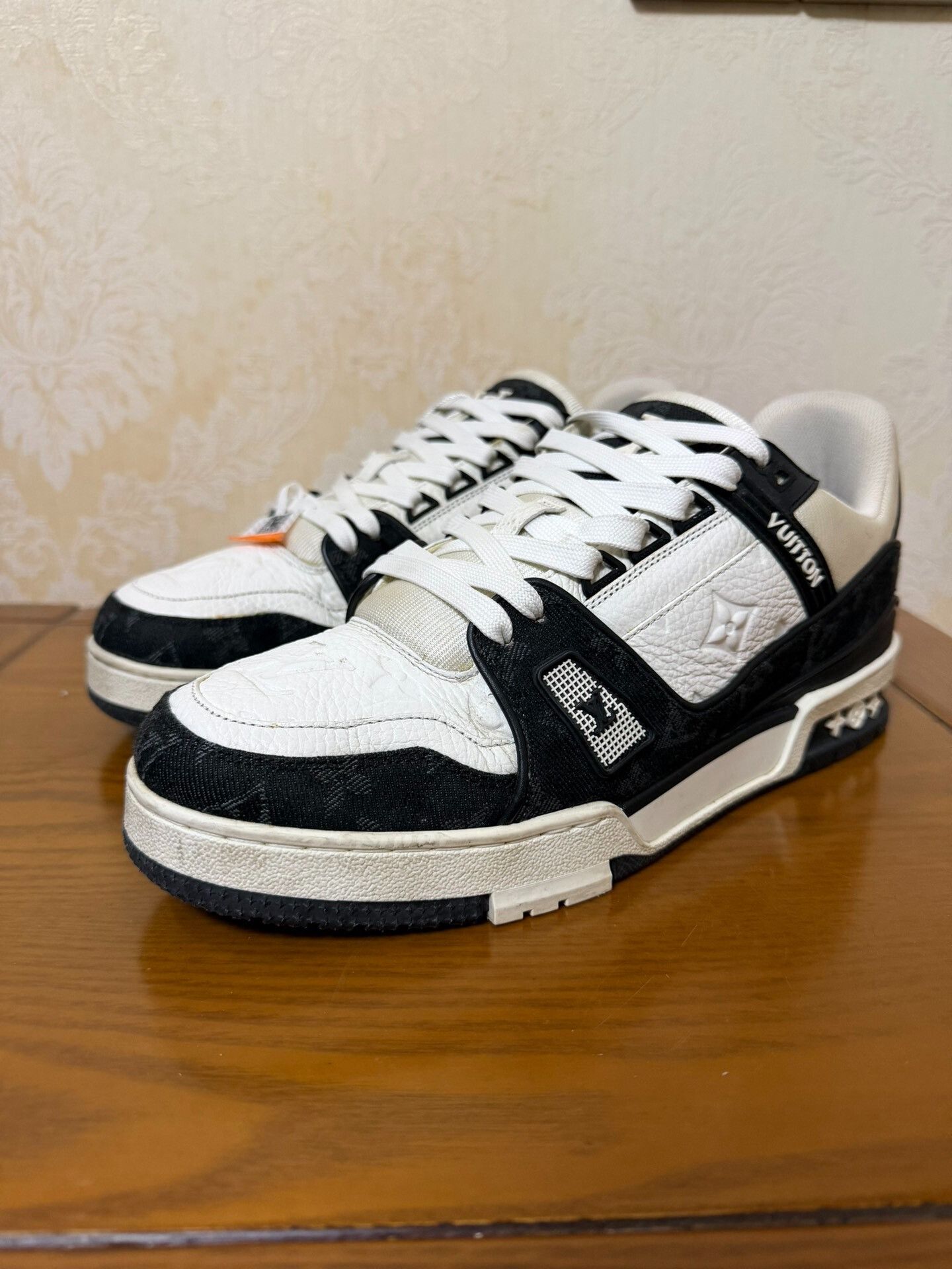 Louis Vuitton LV Trainer Black White Panda Size US 8.5 / EU 41-42 - 1 Thumbnail