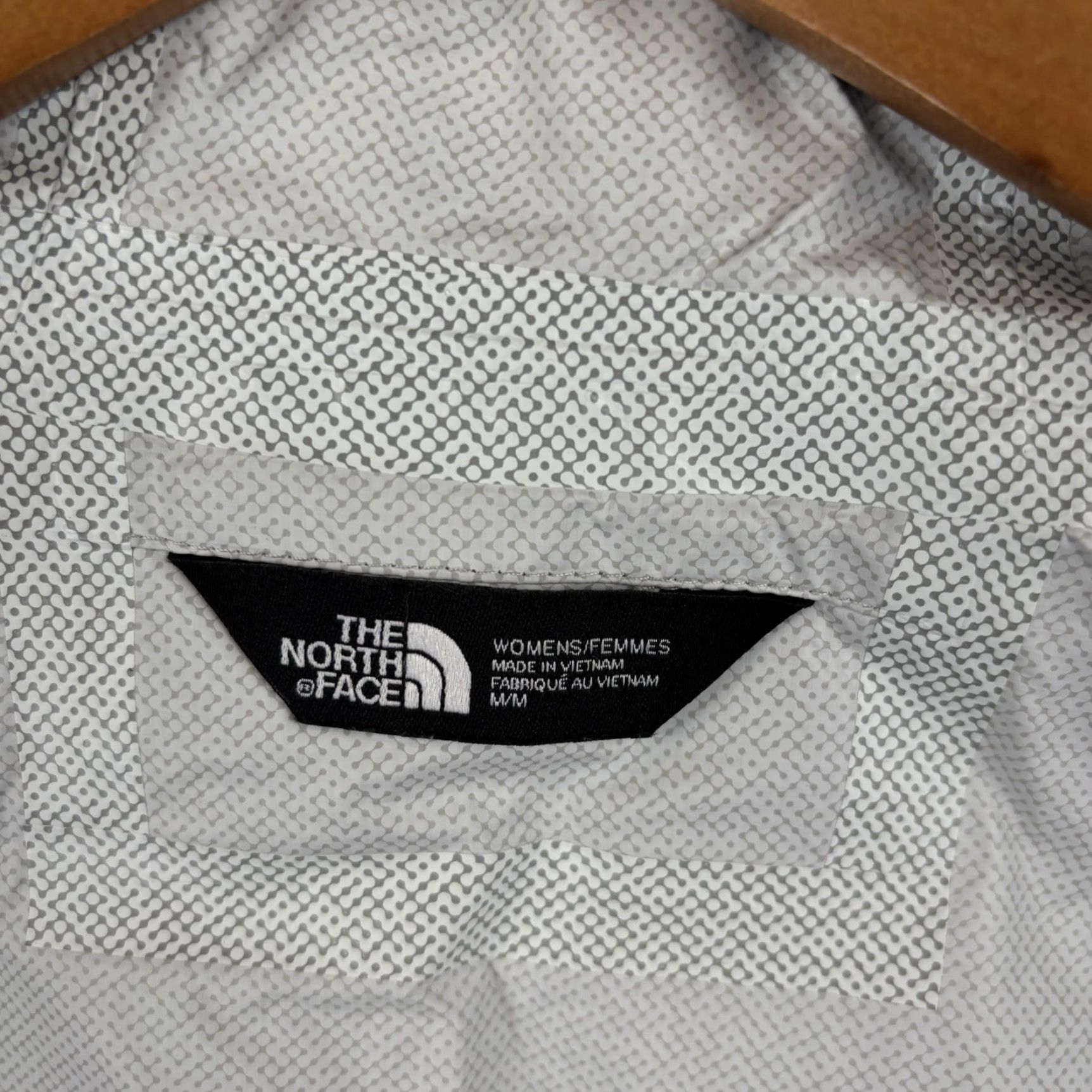 The North Face VINTAGE: The North Face Rain Coat Jacket Womens M Black Waterproof Lightweight Packable Hooded Logo Size M / US 6-8 / IT 42-44 - 7 Thumbnail