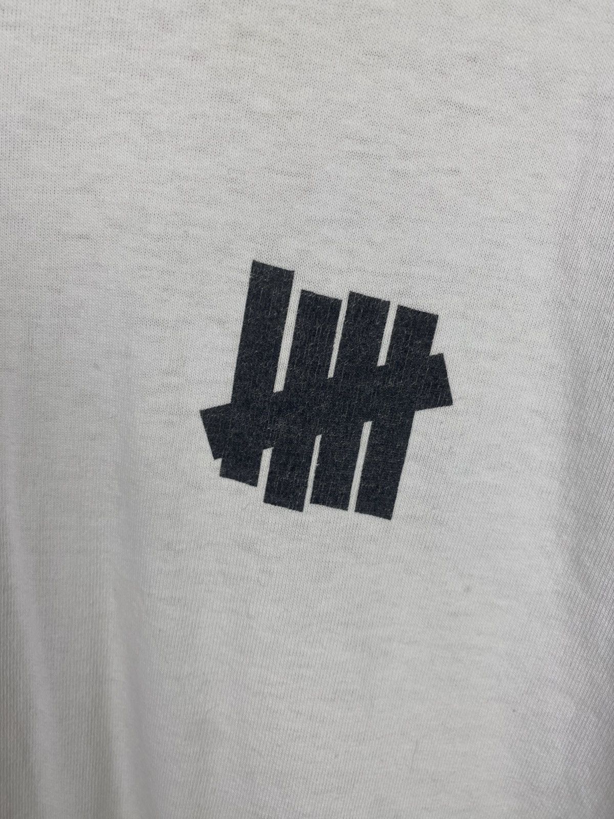 Undefeated Vintage Undefeated Distress Backhit logo Tshirt Size US XL / EU 56 / 4 - 3 Thumbnail