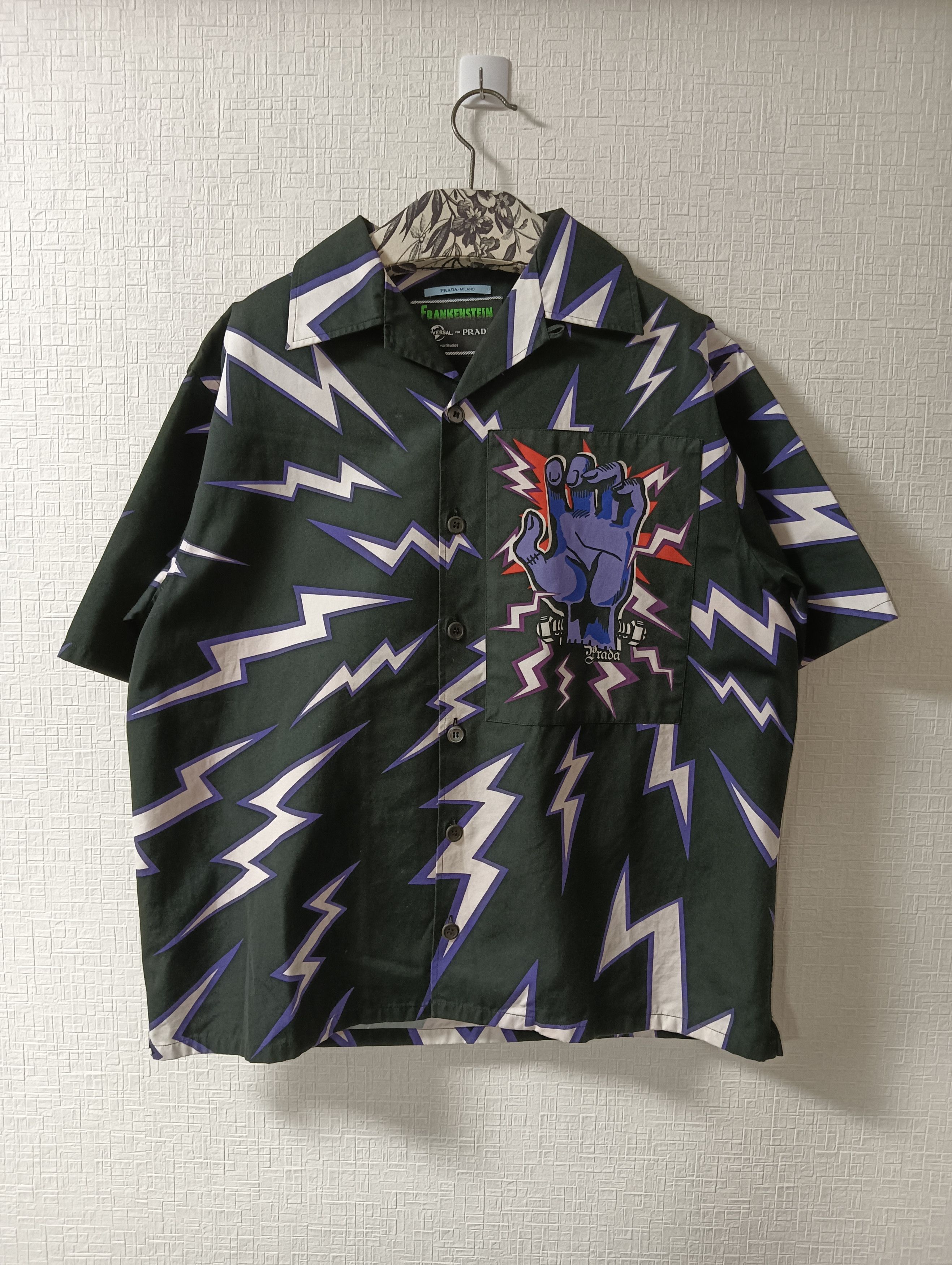 PRADA フランケンシュタイン 半袖シャツ Prada Frankenstein cotton bowling shirt - Men | UCS3391U4VJ64