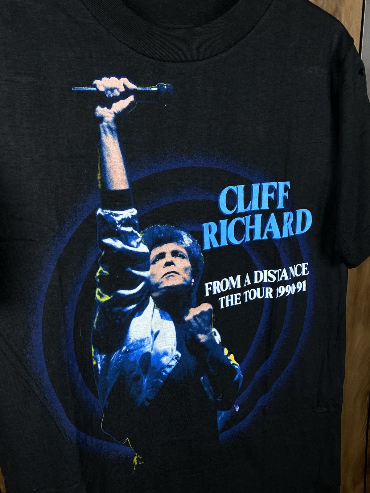 Band Tees 🎸Vintage 1990 T-Shirt Cliff Richard From A Distance Tour🎸 Size US M / EU 48-50 / 2 - 3 Thumbnail