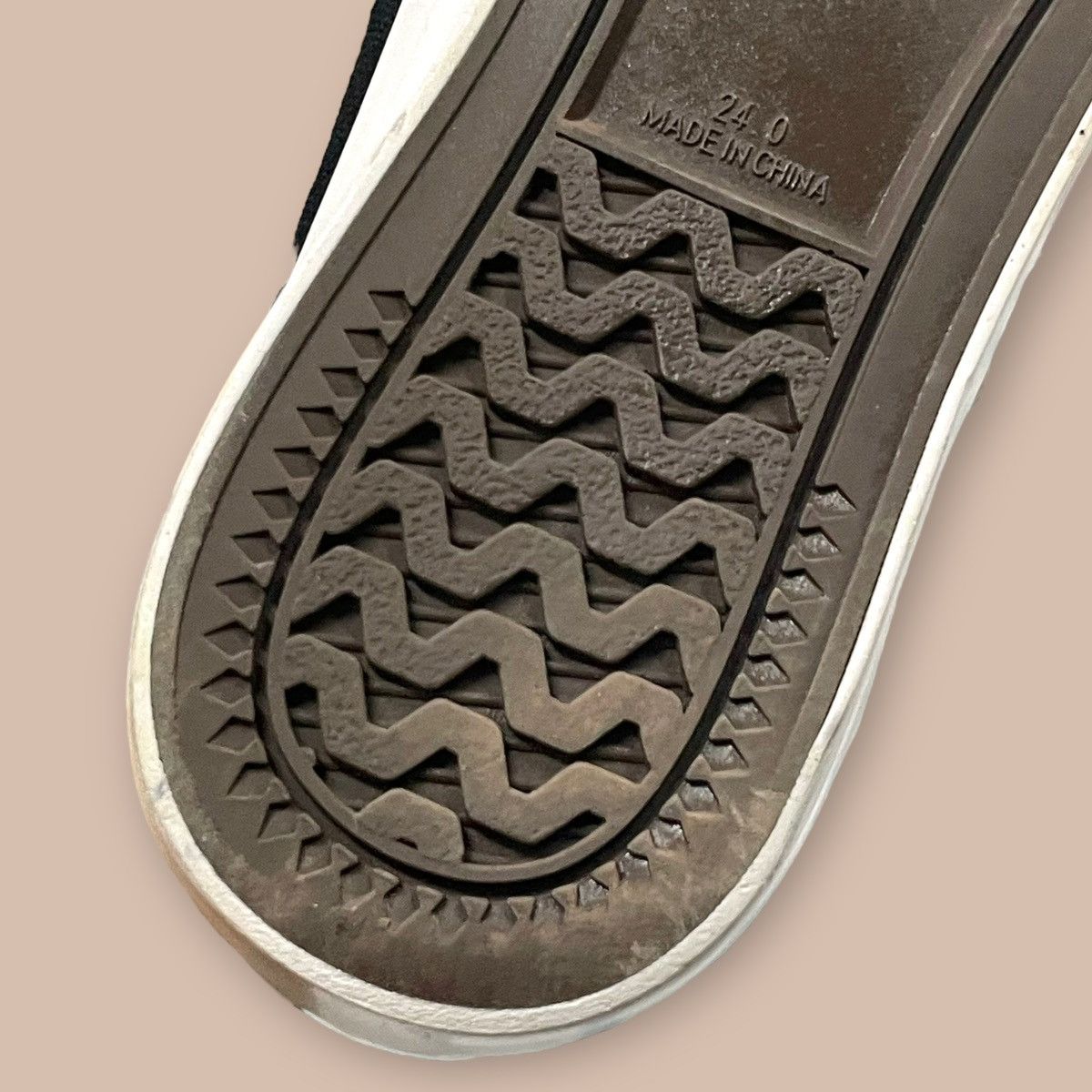 Undercover × Uniqlo Uniqlo x Undercover “UU” by Jun takahashi FW2012 Sneakers Size US 6 / EU 39 - 16 Thumbnail