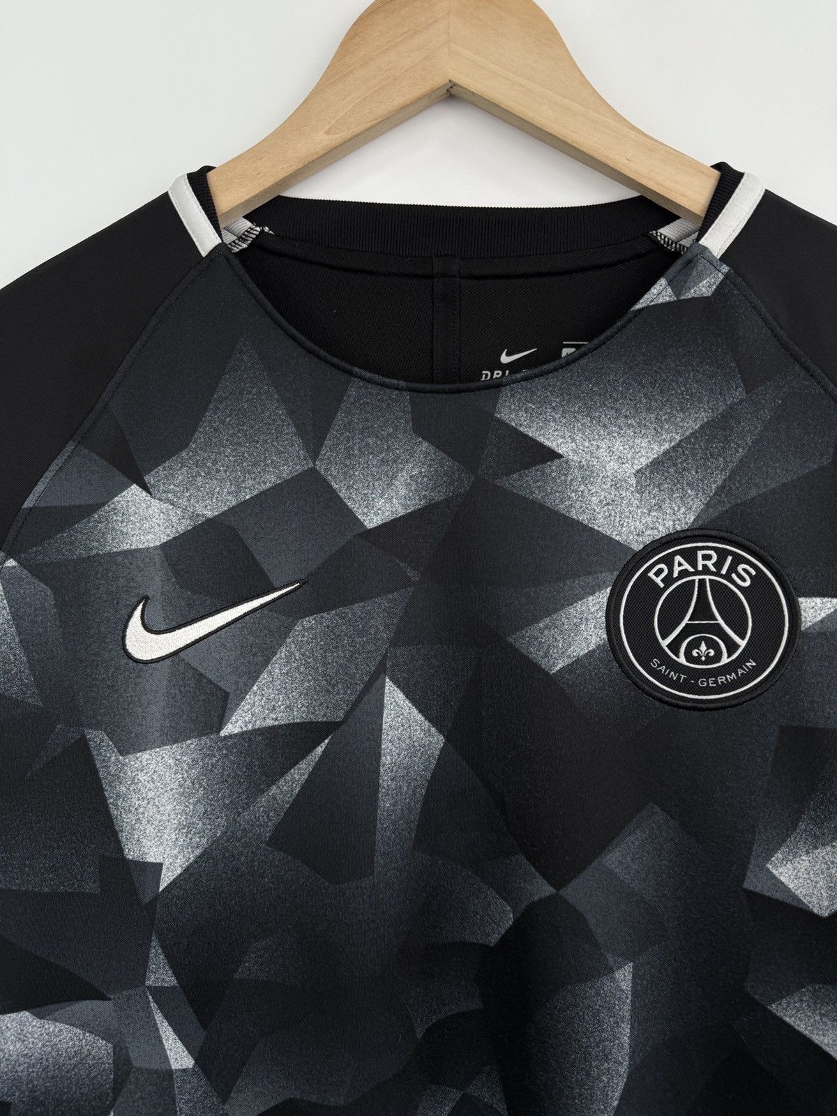 Nike 🇫🇷 Nike PSG Paris Saint Germain 2017 2018 Soccer Long Sleeve Size US M / EU 48-50 / 2 - 6 Thumbnail