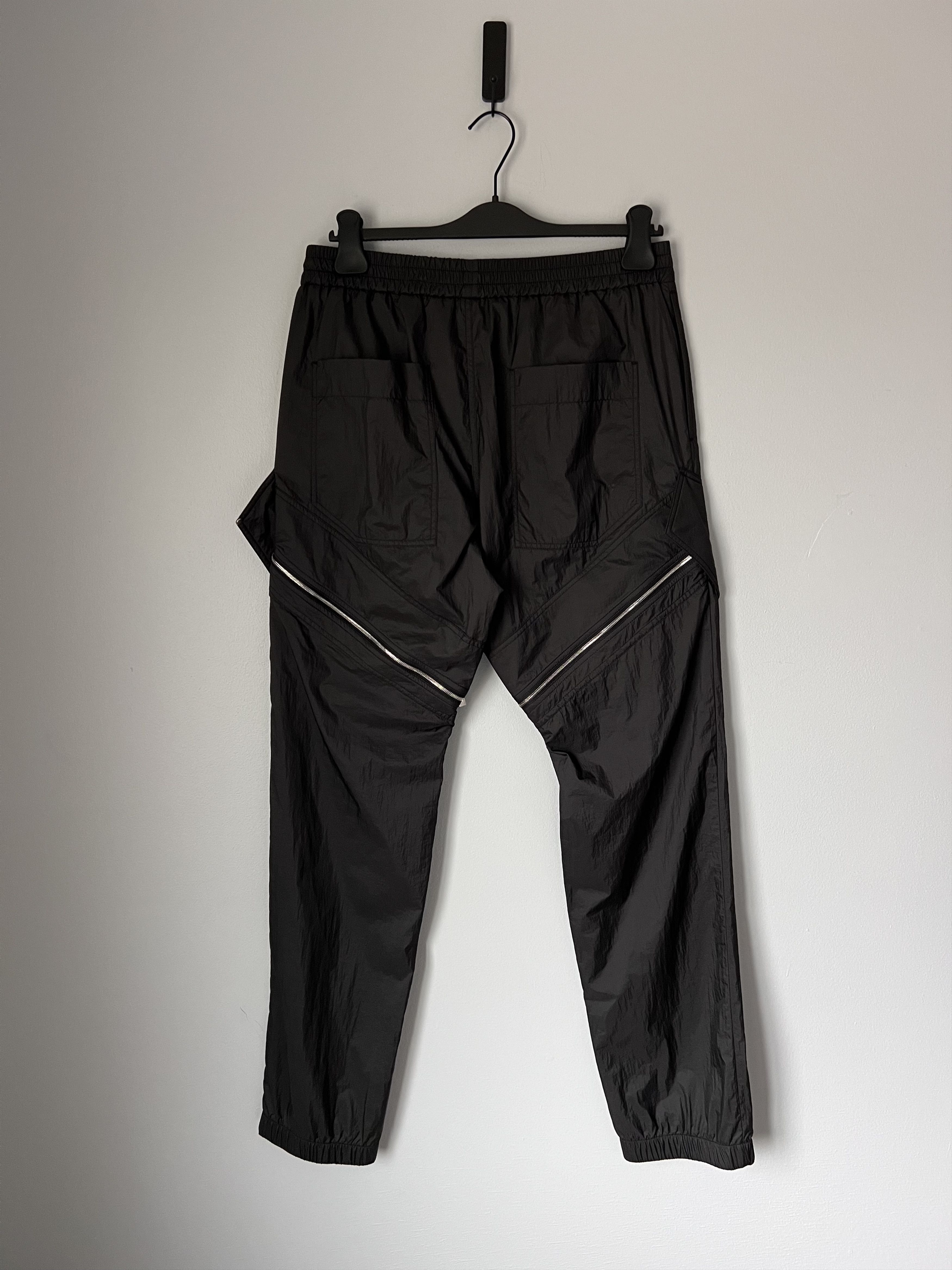 1017 ALYX 9SM 1017 Alyx 9SM Slanted Zip Cargo Track Pants in Black Size US 34 / EU 50 - 4 Thumbnail