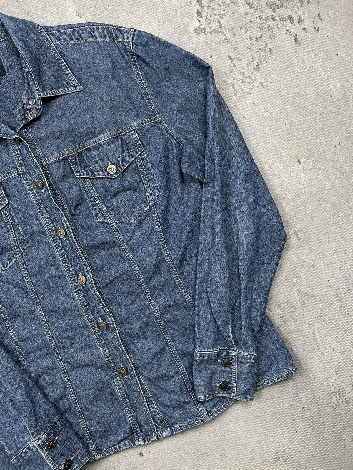 Versace Jeans Couture Versace Jeans Couture Vintage Medusa Button Denim Shirt 90s Size L / US 10 / IT 46 - 4 Thumbnail