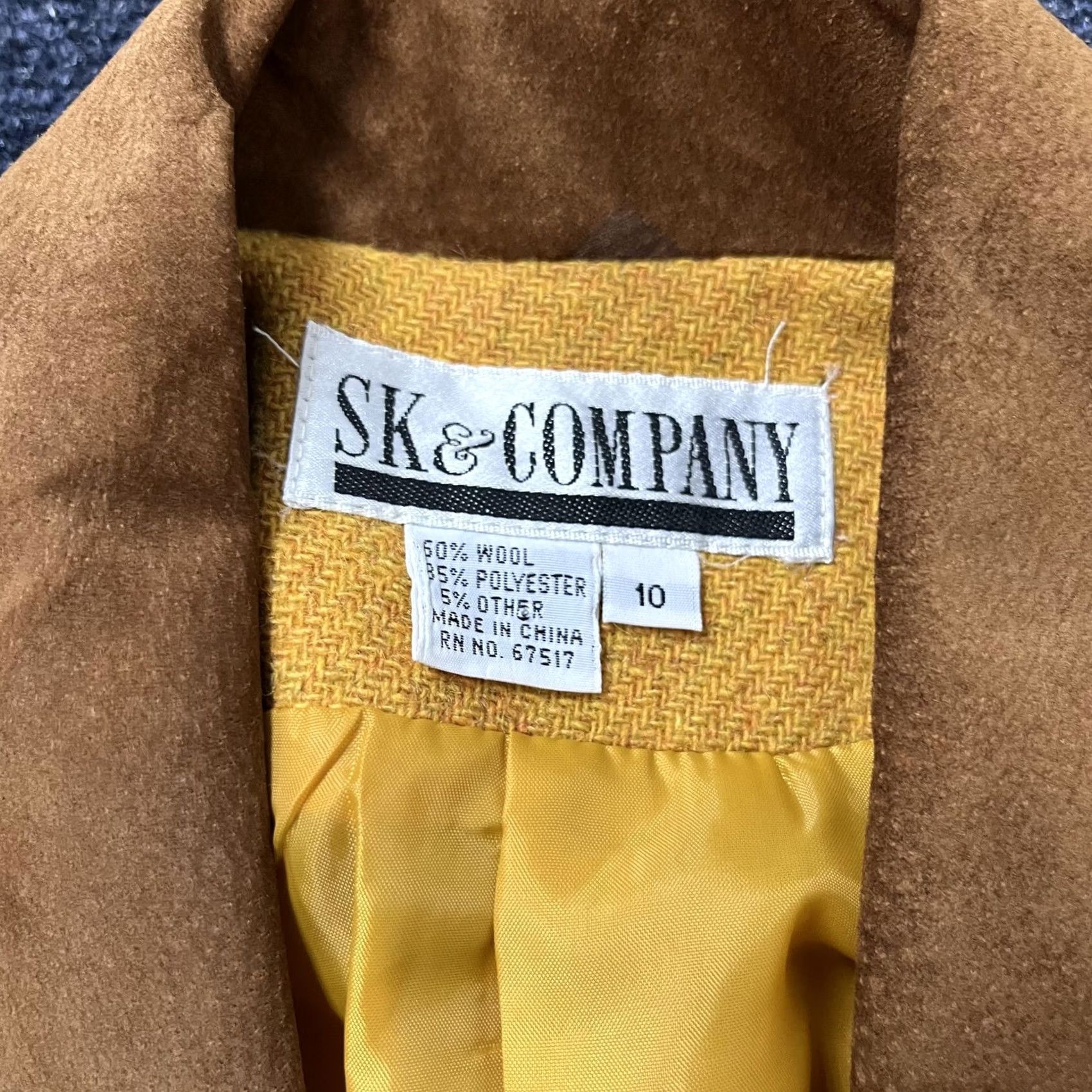 Vintage VINTAGE 90s Blazer Womens 10 Yellow Tweed Wool Blend Notch Lapel Suede Trim Tailored Single-Breasted Size L / US 10 / IT 46 - 3 Thumbnail