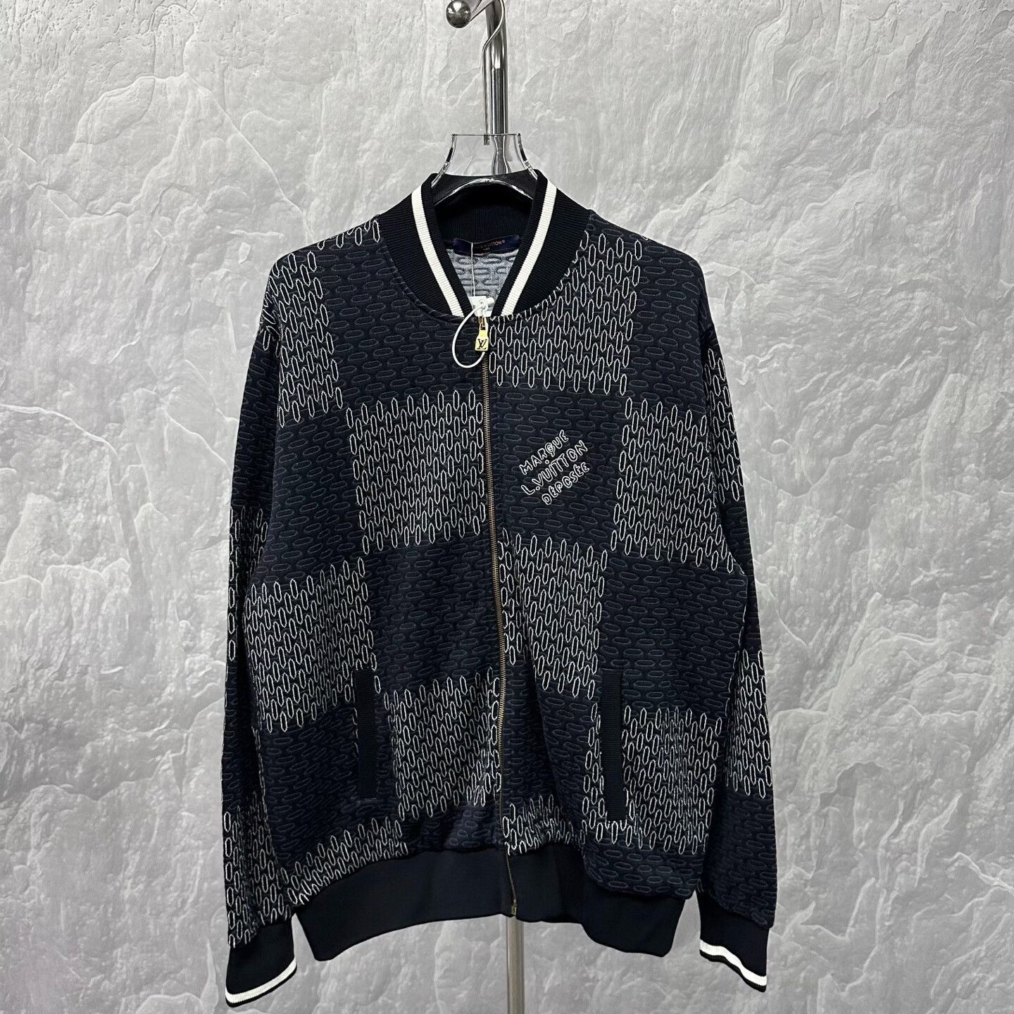 Louis Vuitton louis vuitton fw24 graphic bomber jacket Size US XXL / EU 58 / 5 - 1 Thumbnail