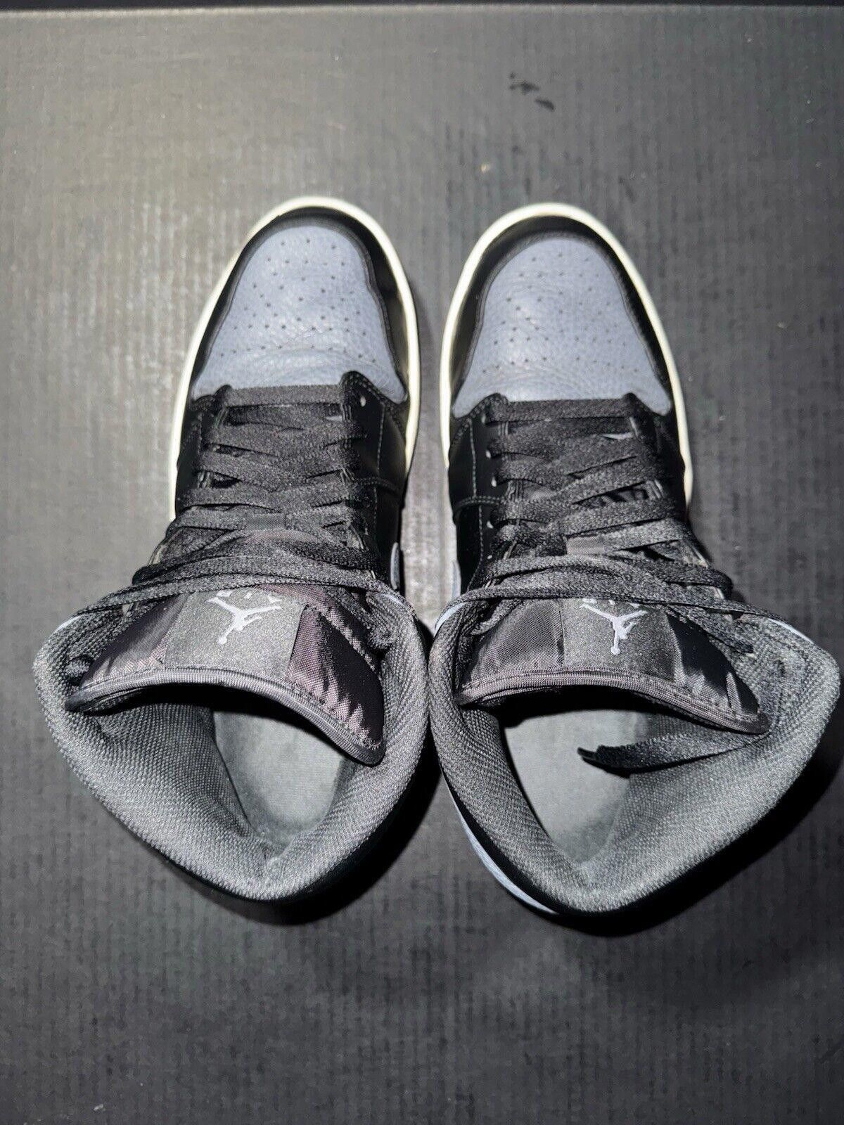 Jordan Brand Nike Air Jordan 1 Retro Mid Black Grey 554724-041 Sz 10.5 Size US 10.5 / EU 43-44 - 8 Thumbnail