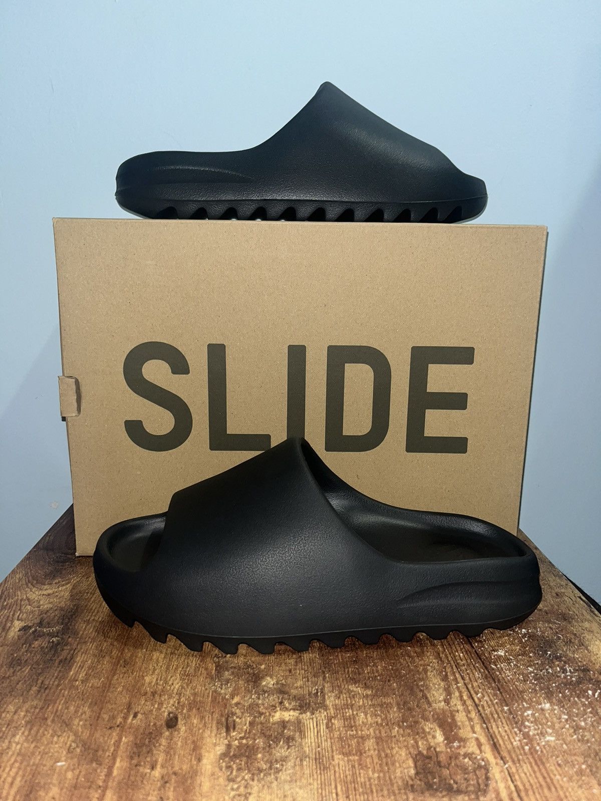 Outlet Yeezy slides size 10