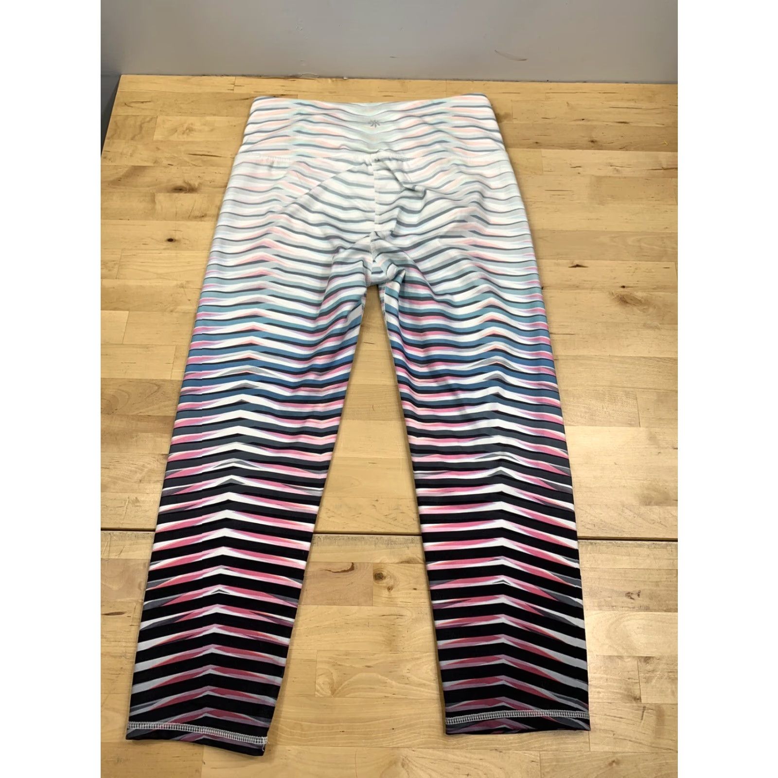 Athleta Athleta Capri Leggings S Multicolor Athleisure Yoga Cross Training Womens Size 28" / US 6 / IT 42 - 2 Thumbnail