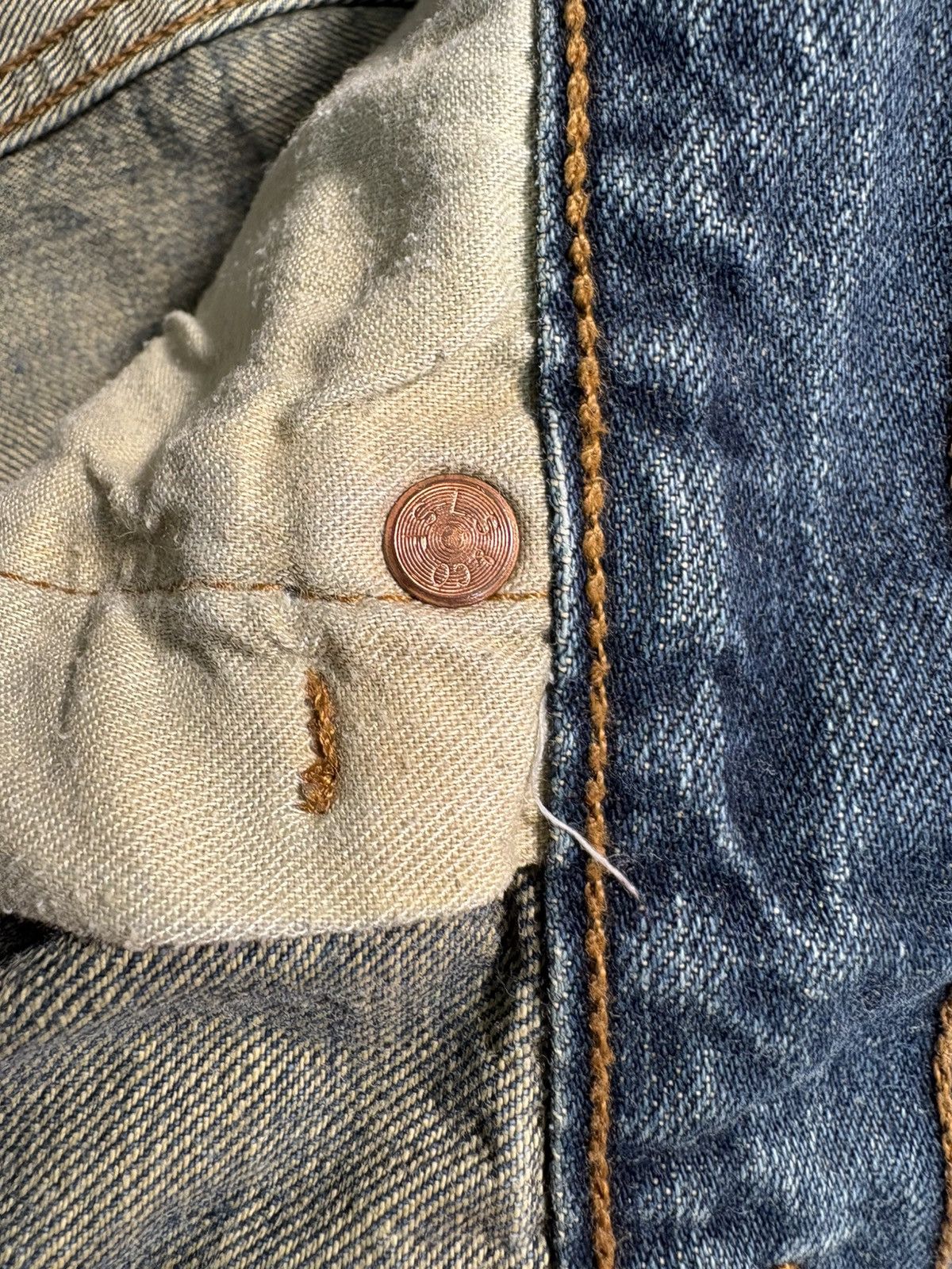 Levi's Vintage Clothing Levi’s 501 Original Fit Jeans Mid Wash Distressed Denim W36 Size US 36 / EU 52 - 9 Thumbnail