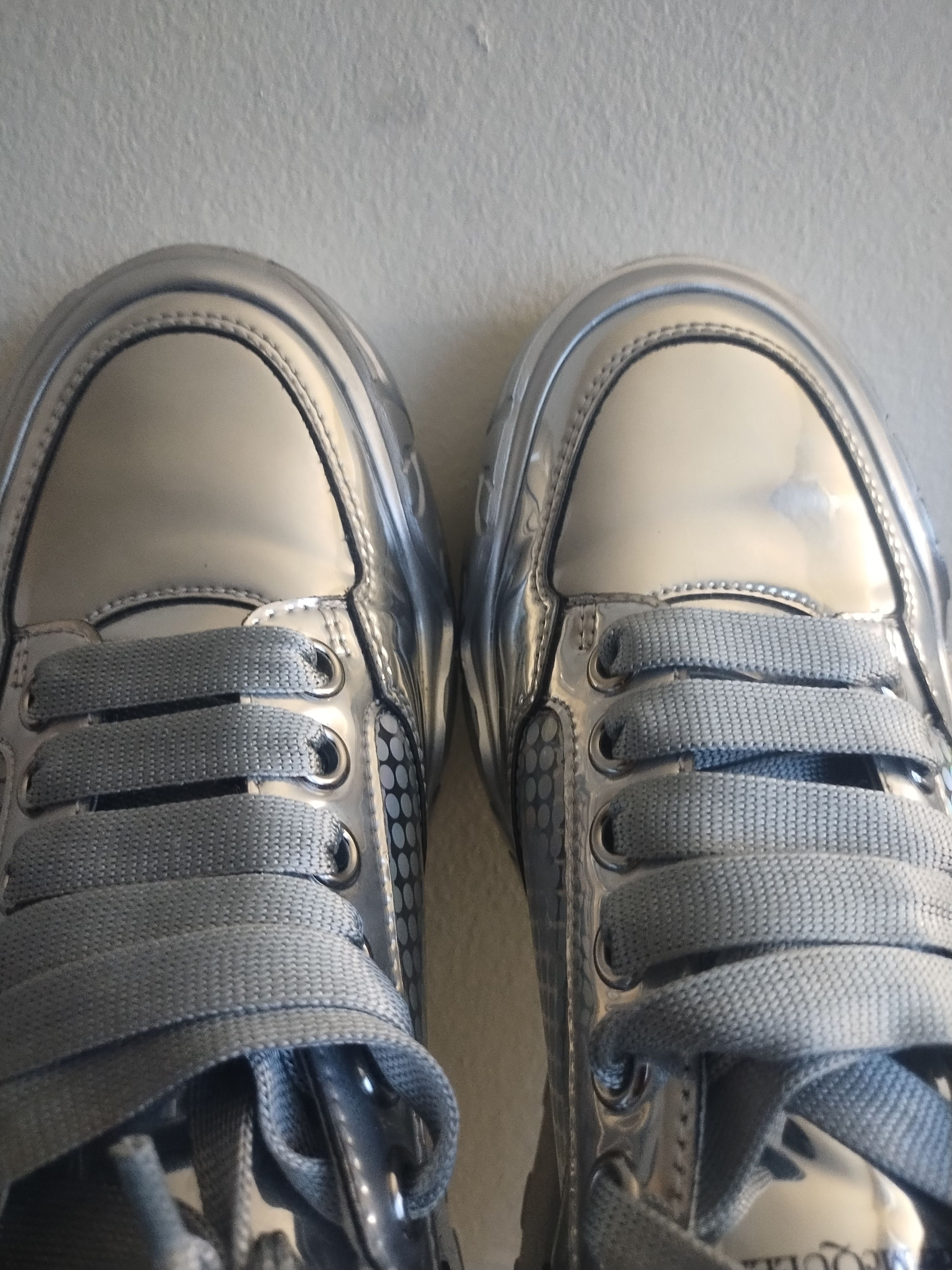 Alexander McQueen Alexander McQueen Silver Metallic Court Trainers - Size 38 Size US 8 / IT 38 - 5 Thumbnail