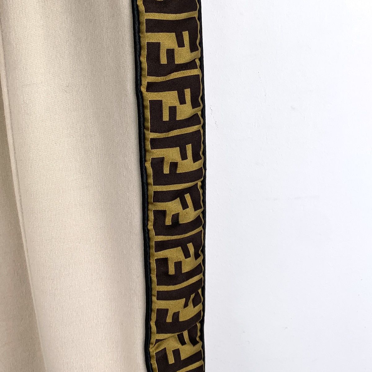 Fendi Fendi Color-block Logo Tape Cuffed Casual Sports Pants K26WX Size 27" / US 4 / IT 40 - 4 Thumbnail