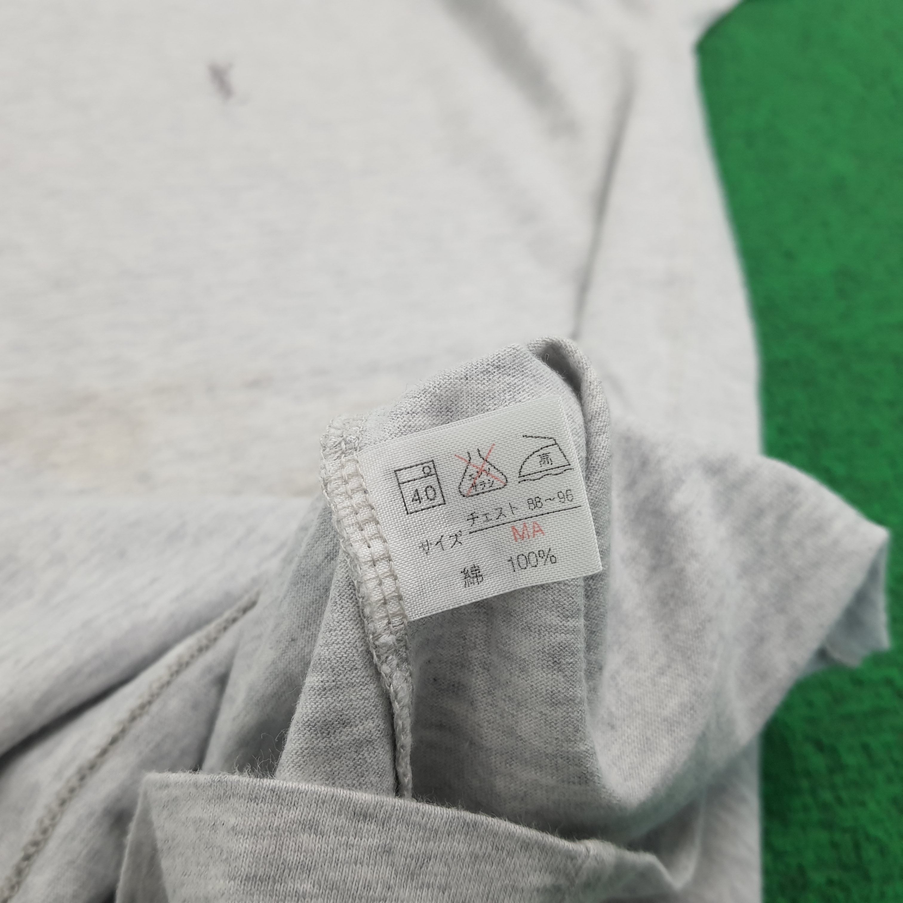 Vintage × Yves Saint Laurent Vintage Yves Saint Laurent Small Logo T-shirt Size US S / EU 44-46 / 1 - 4 Thumbnail