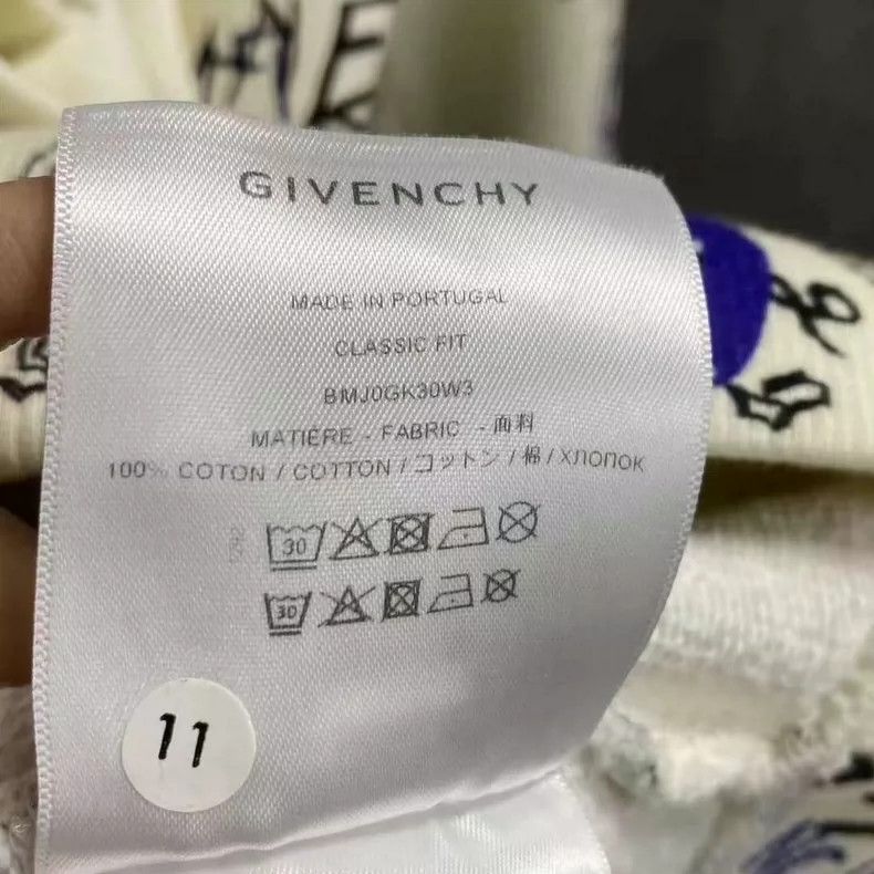 Givenchy Givenchy Beige graffiti logo hoodie, others sell for 1120 Size US M / EU 48-50 / 2 - 3 Thumbnail
