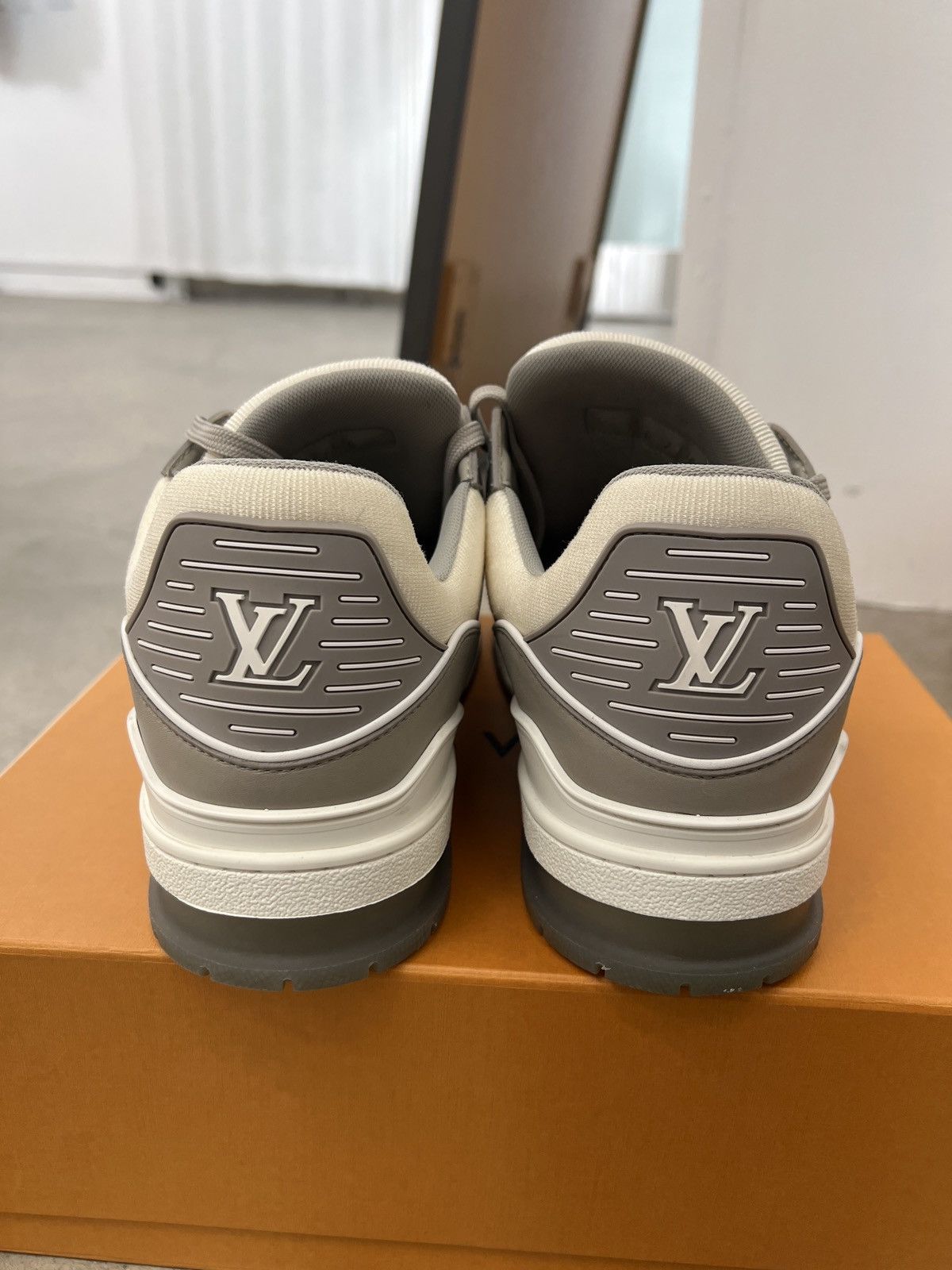 Louis Vuitton Louis Vuitton LV Monogram Grey Trainer Size US 10 / EU 43 - 3 Thumbnail