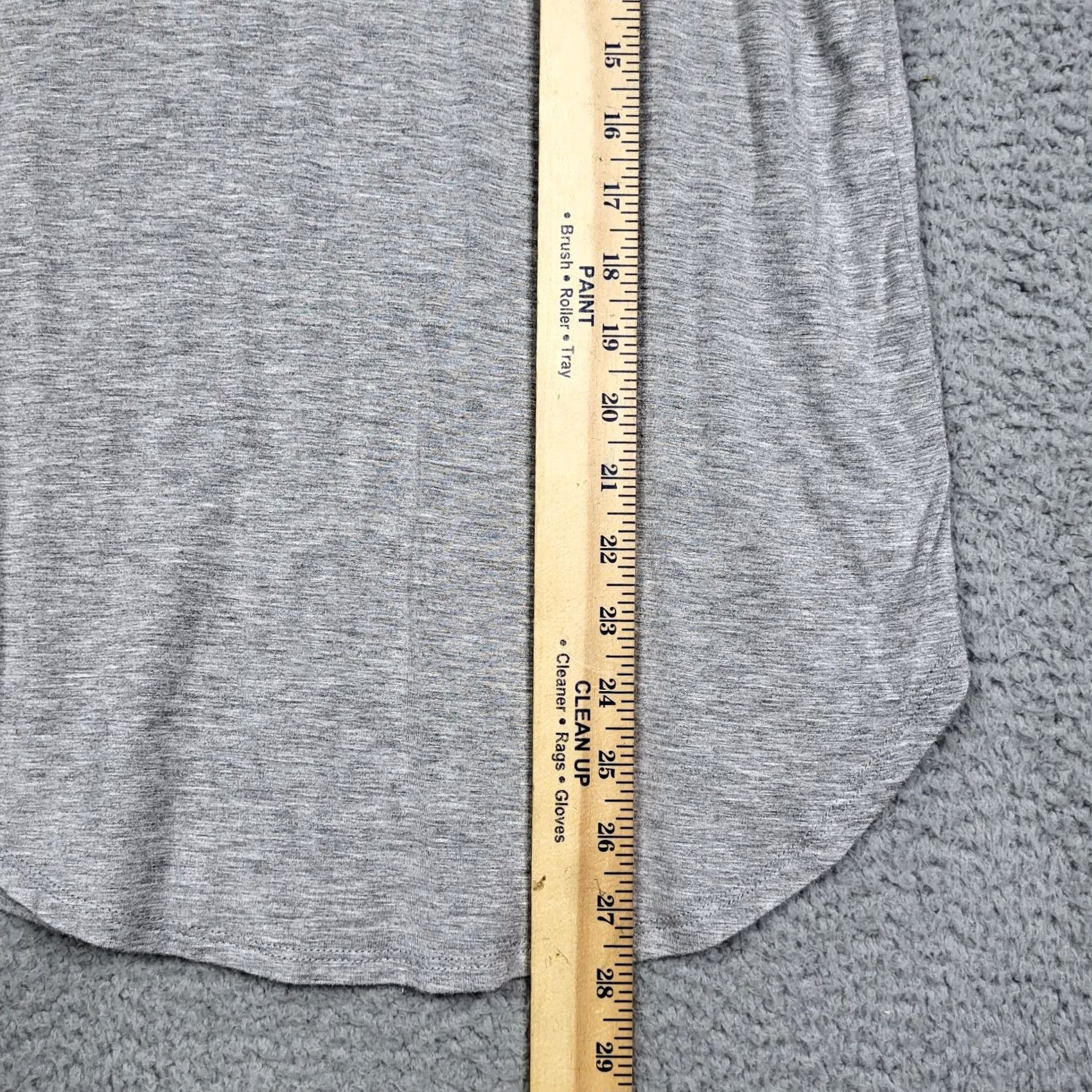 Vintage Carly Jean Women's Gray V-Neck Short Sleeve T-Shirt M Shirt Adults Casual Basic 90s Cars Theme Size M / US 6-8 / IT 42-44 - 4 Thumbnail