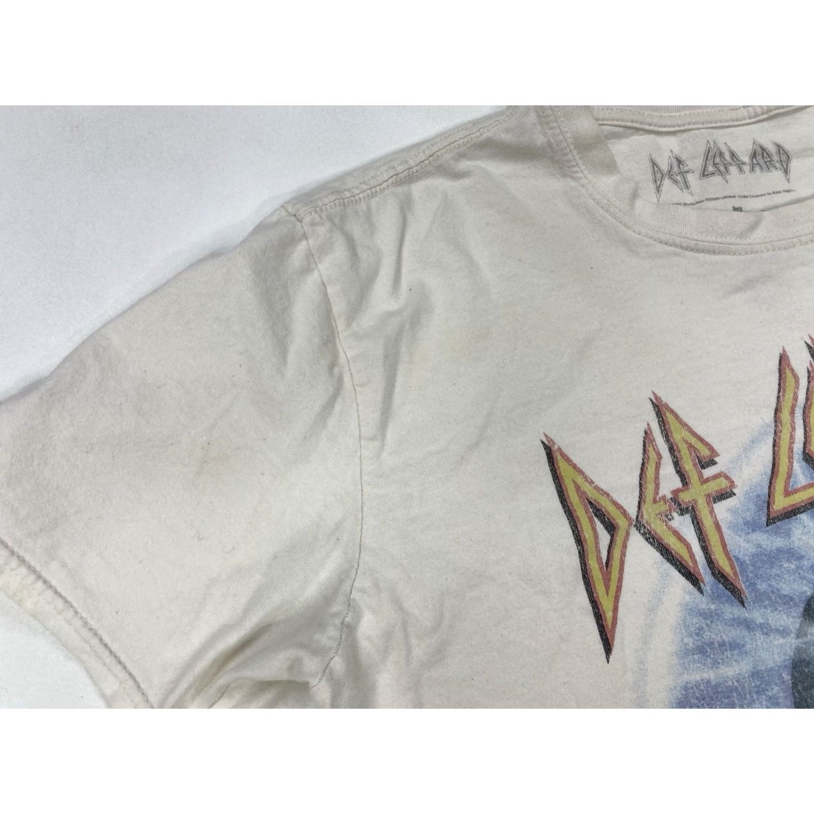 Vintage VINTAGE Def Leppard Adrenalize Tour 1992 Graphic T-shirt Women Large Merch Music Shirt Ivory Retro Buttons Size L / US 10 / IT 46 - 4 Thumbnail