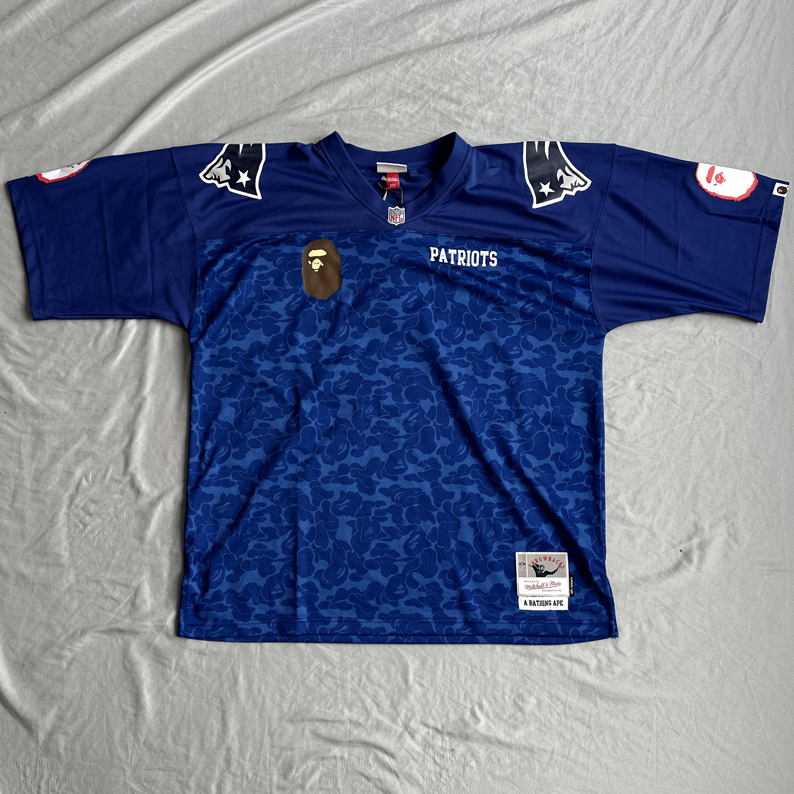 Bape BAPE x Mitchell & Ness NFL New England Patriots Legacy Jers Size US XXL / EU 58 / 5 - 1 Thumbnail