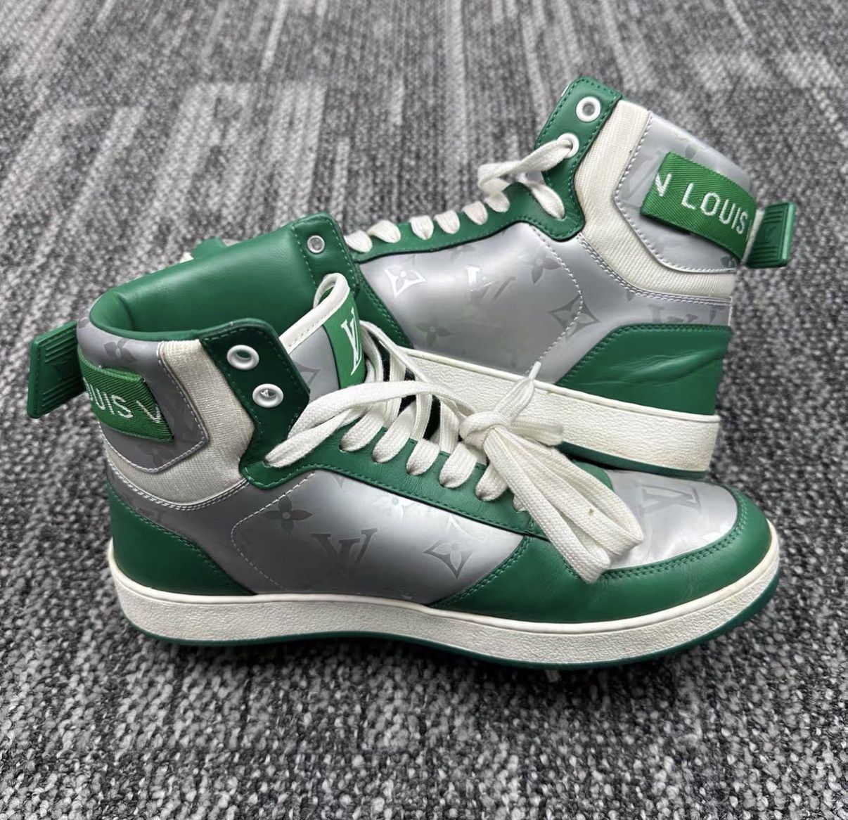 Louis Vuitton Louis Vuitton Rivoli Monogram High Top Sneakers J42 Size US 7 / EU 40 - 5 Thumbnail