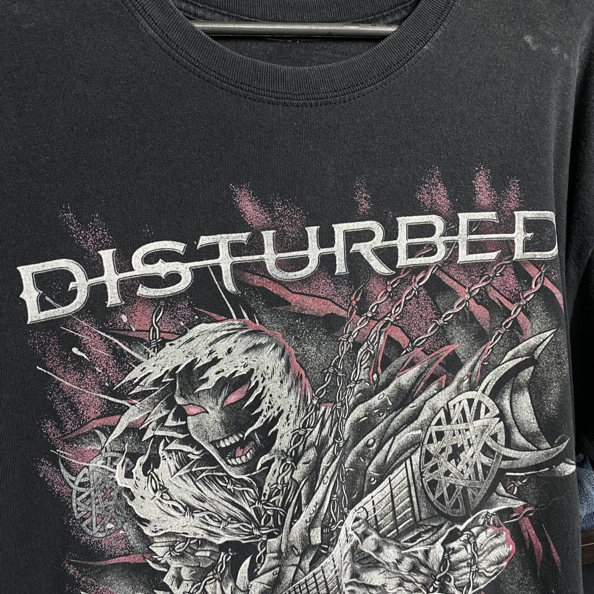 Band Tees Vintage Disturbed 2016 Graphic Logo rock band tee size L Size US L / EU 52-54 / 3 - 3 Thumbnail