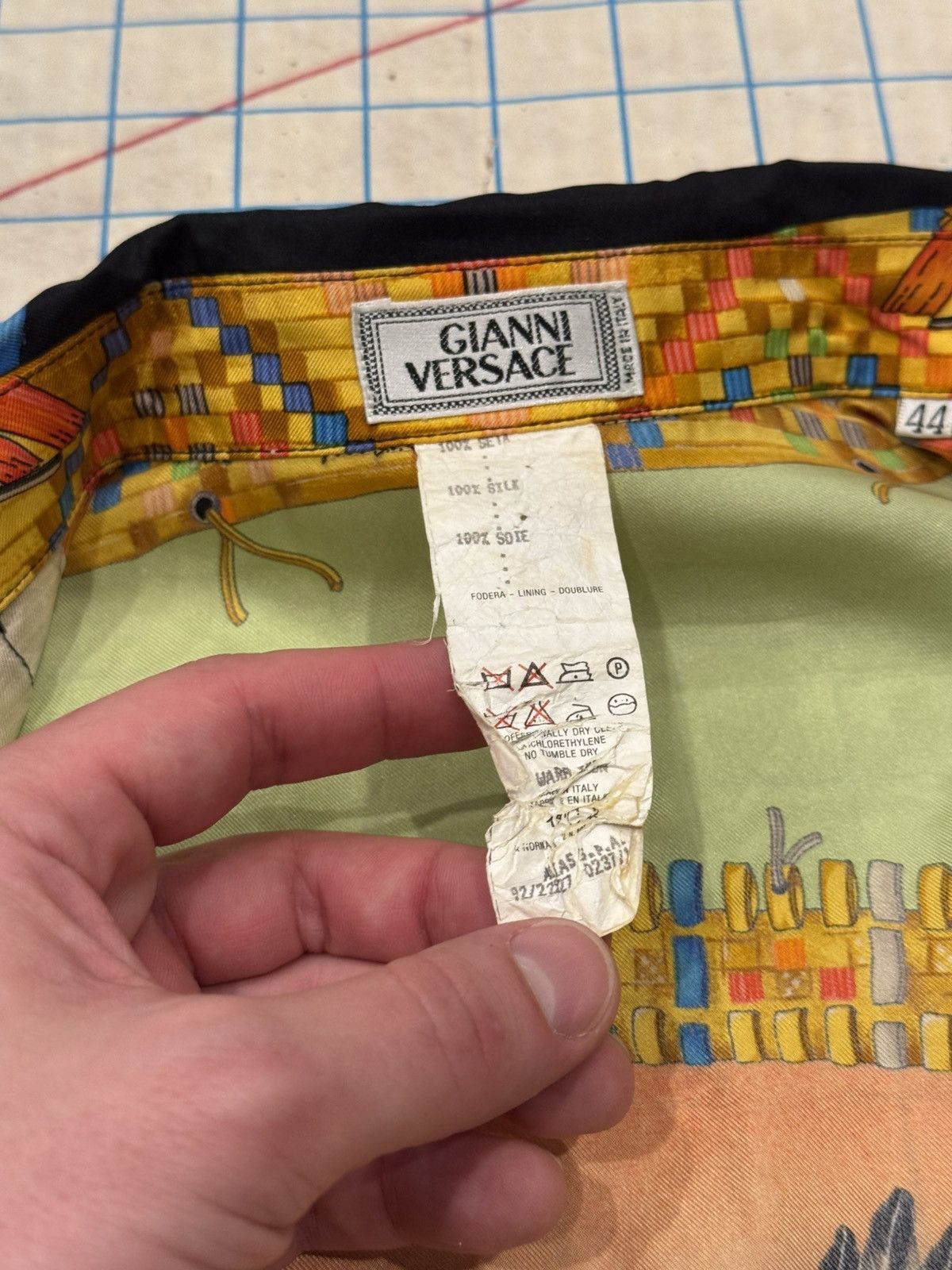 Versace Vintage Gianni Versace Native American Silk Button Up Shirt Size US L / EU 52-54 / 3 - 14 Thumbnail