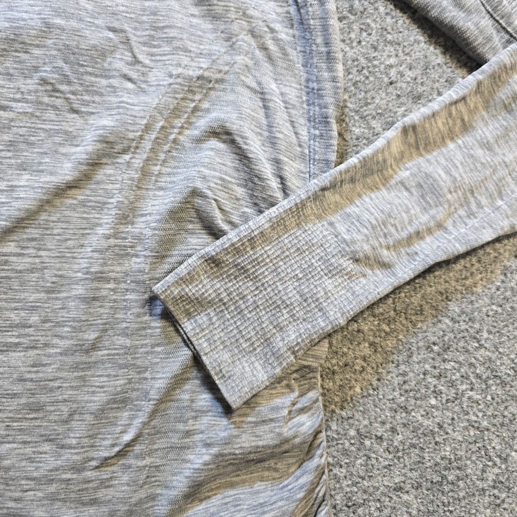 Athleta Athleta Top Women Size Small Gray Nylon Stretchy Textured Performance Athletic Shirt Girls Mens Womens Size S / US 4 / IT 40 - 3 Thumbnail