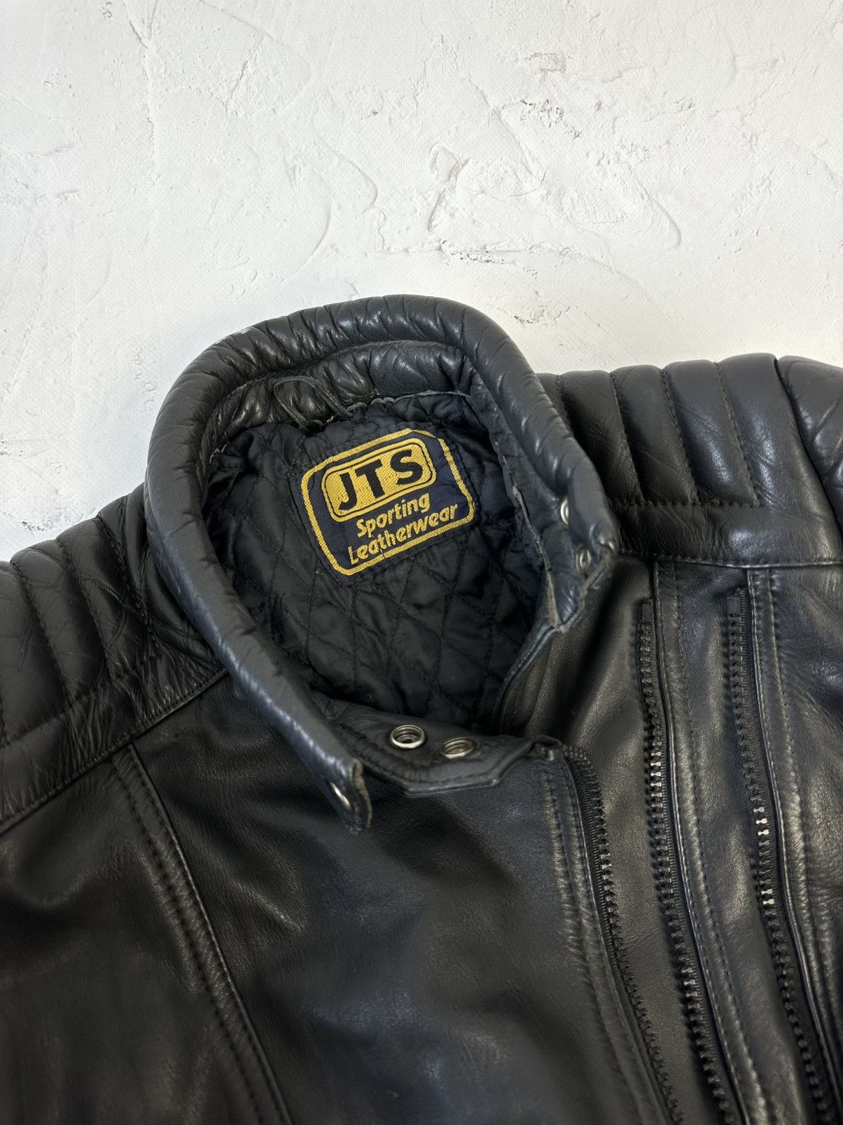 Vintage Vintage Black Leather Biker Zipper Jacket Size US S / EU 44-46 / 1 - 8 Thumbnail