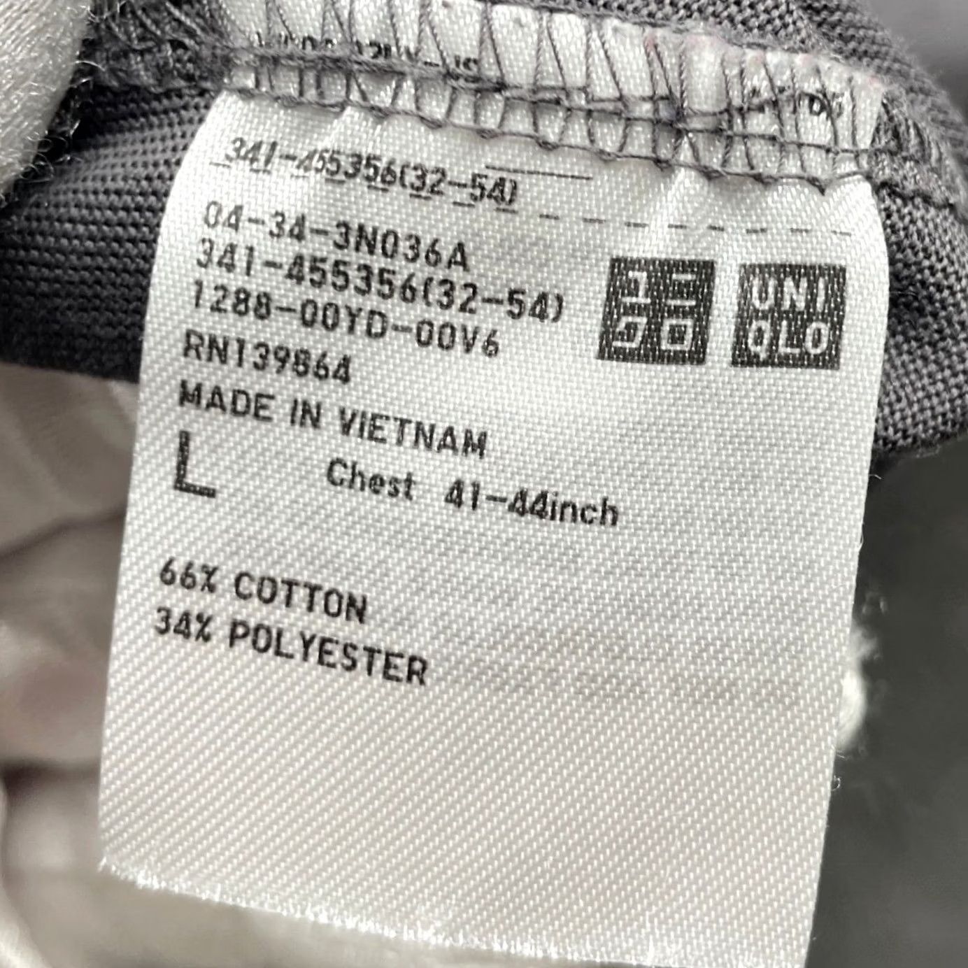 Uniqlo Uniqlo Dry V-Neck Short Sleeve Colour T-Shirt Mens L Gray Size US L / EU 52-54 / 3 - 6 Thumbnail