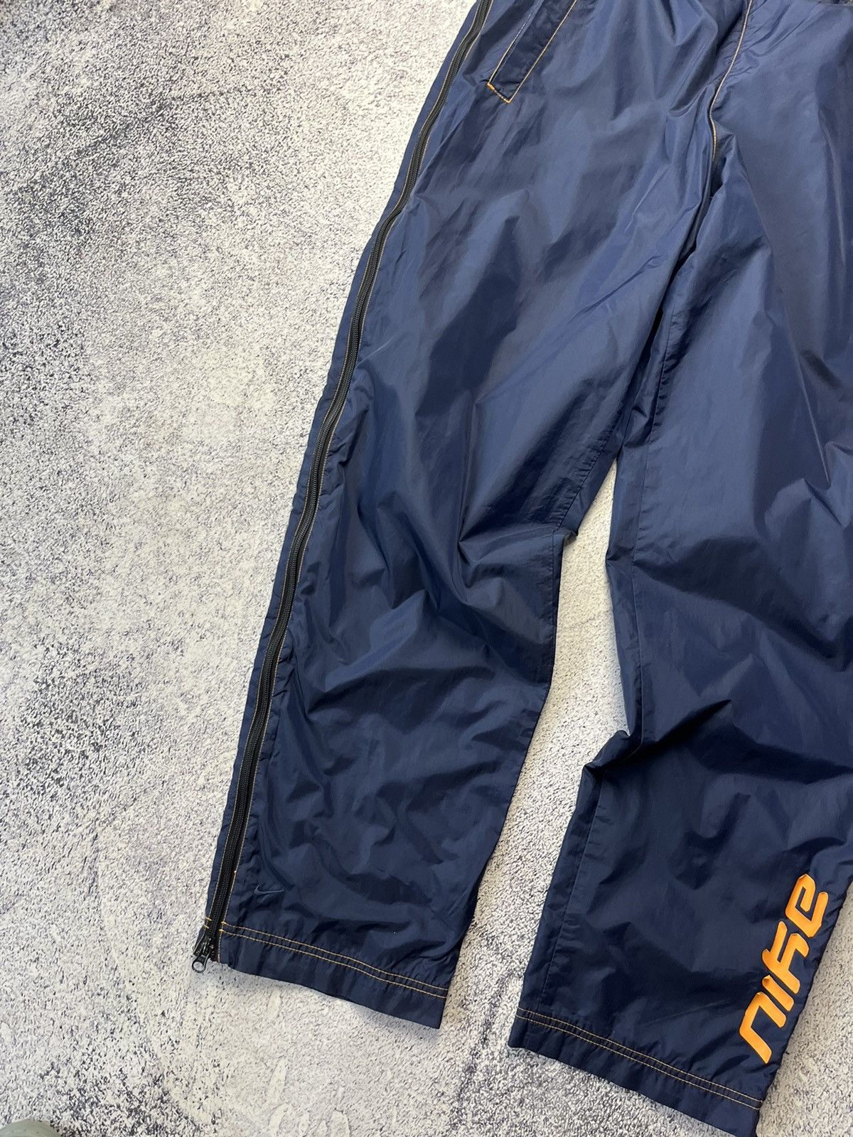 Nike Vintage Nike Nylon Track Pants Small Swoosh Logo Sz L Size US 36 / EU 52 - 4 Thumbnail