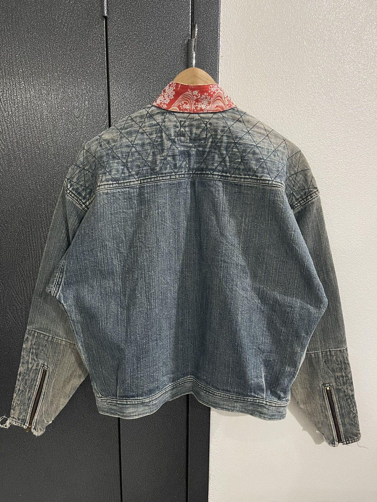 Vintage Vintage Unbrand Distressed Denim Jacket Size US L / EU 52-54 / 3 - 4 Thumbnail