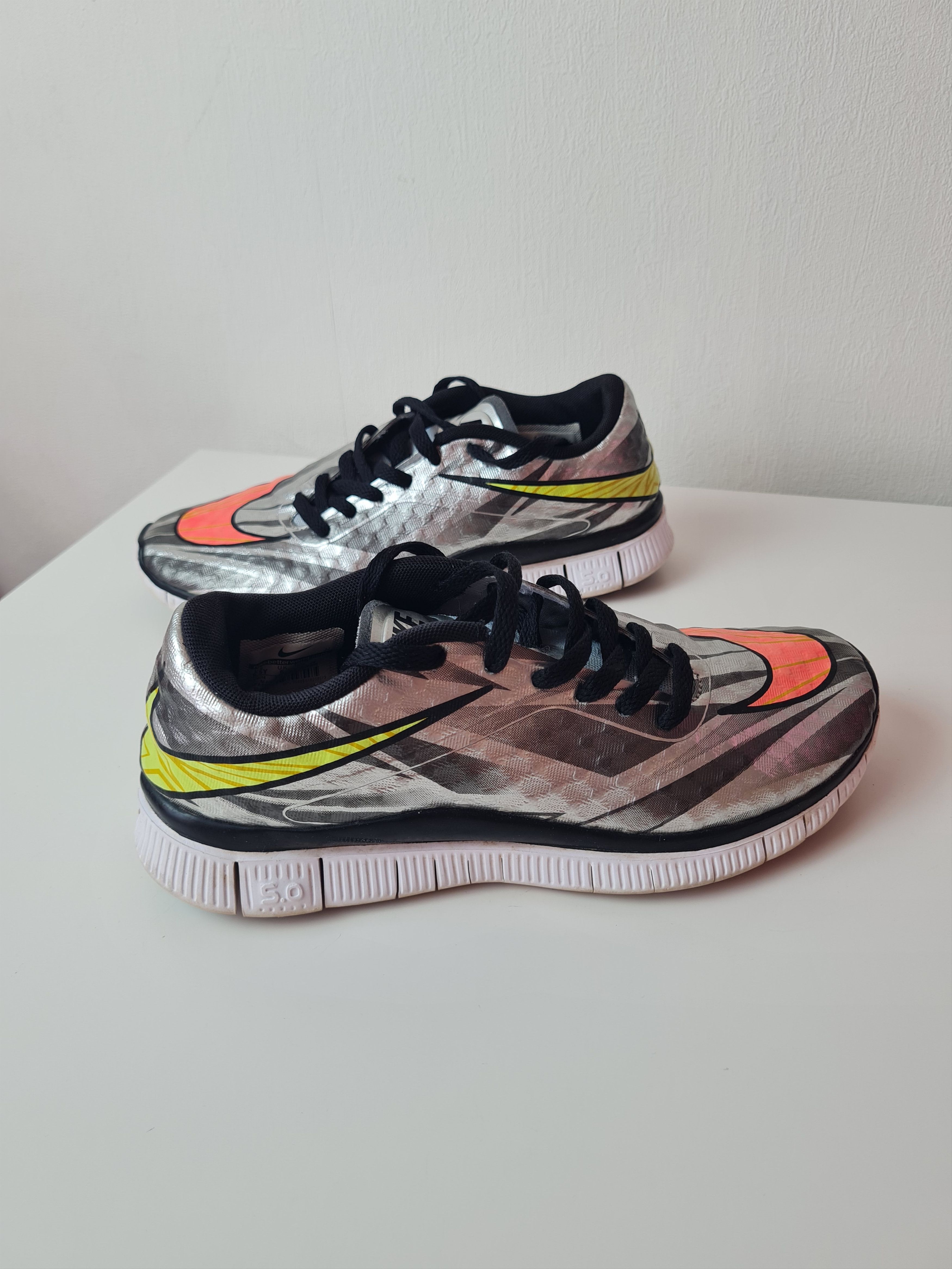 Nike Nike free hypervenom (GS) trainers 705390 002 sneakers shoes Size US 6 / EU 39 - 5 Thumbnail