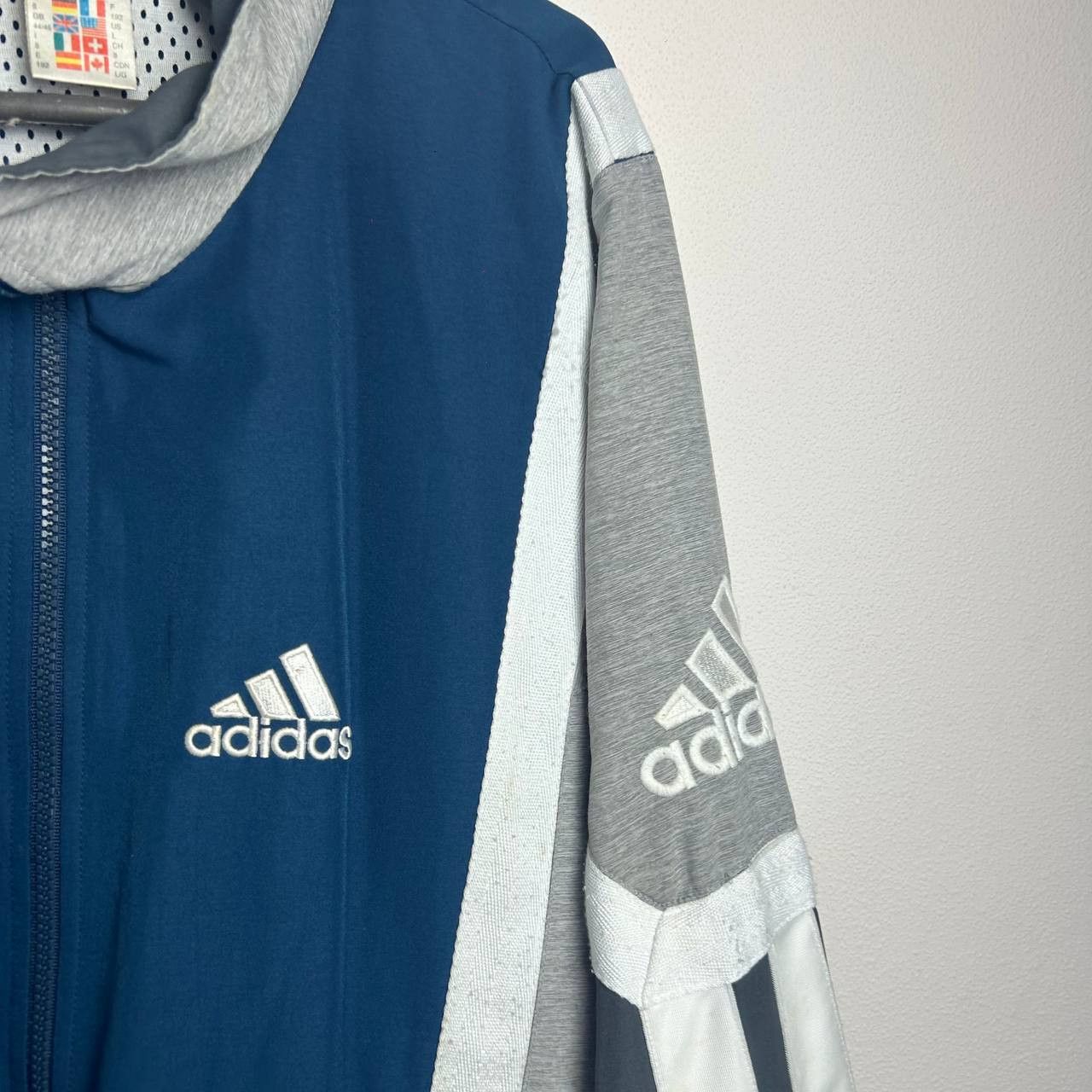 Adidas Vintage Adidas Small logo 90s streetwear bomber Size US L / EU 52-54 / 3 - 3 Thumbnail