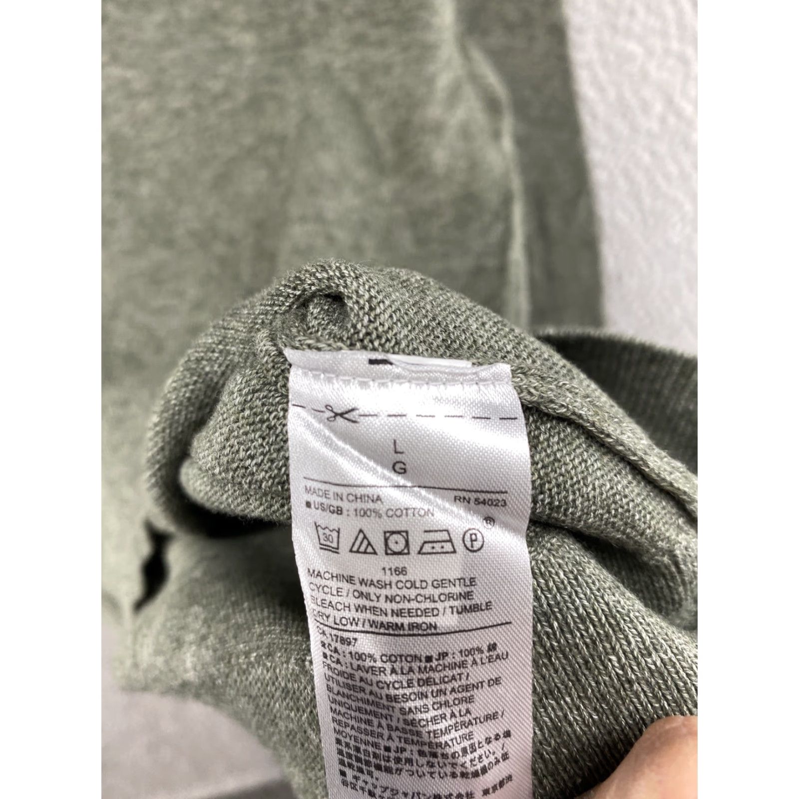 Banana Republic Banana Republic Mens Green V Neck Cotton Knit Sweater in Size Large Shirt Adult Large Green Pullover Casual Mens Size US L / EU 52-54 / 3 - 3 Thumbnail