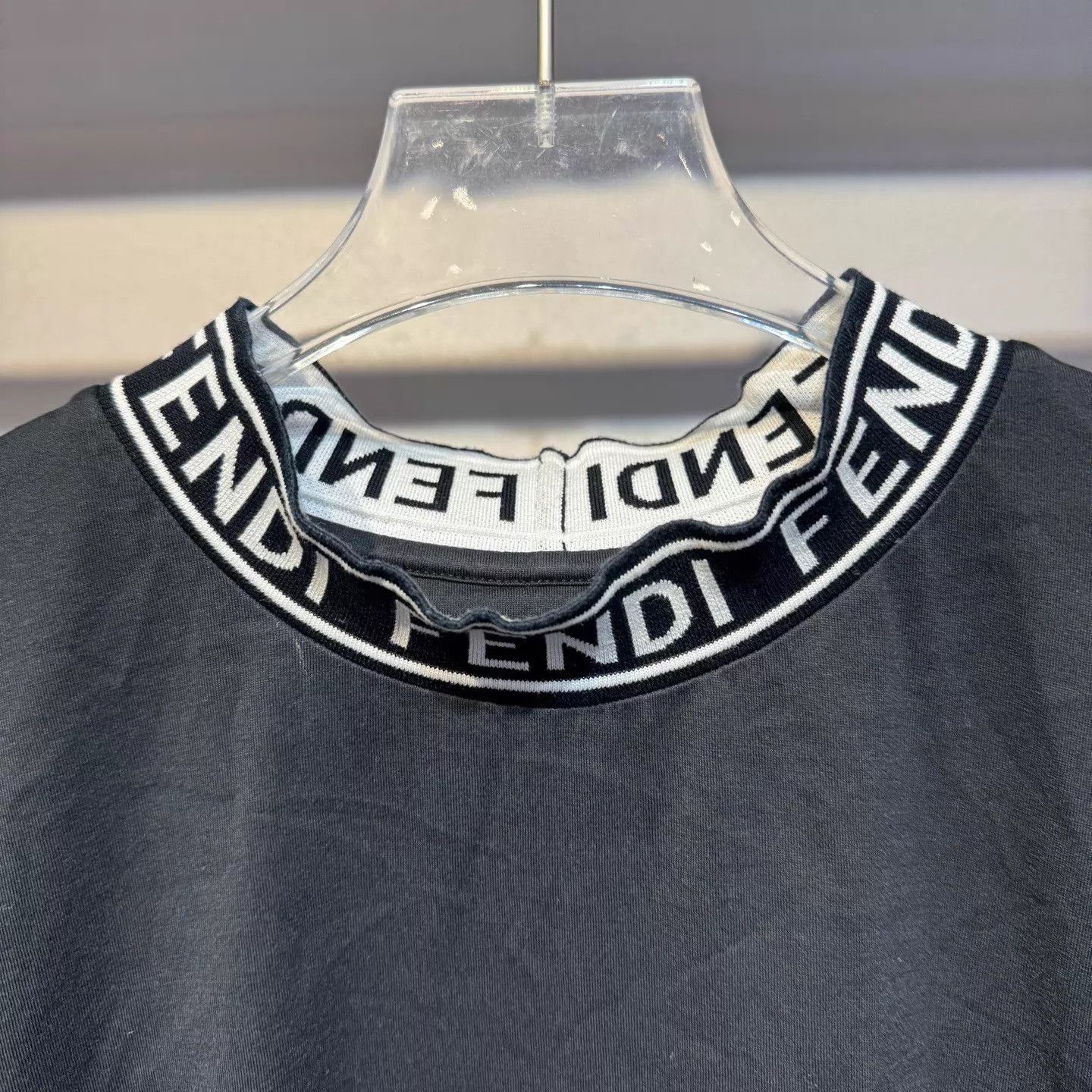 Fendi FENDI Black Neck Logo Short Sleeve Tee M New Size US M / EU 48-50 / 2 - 5 Thumbnail