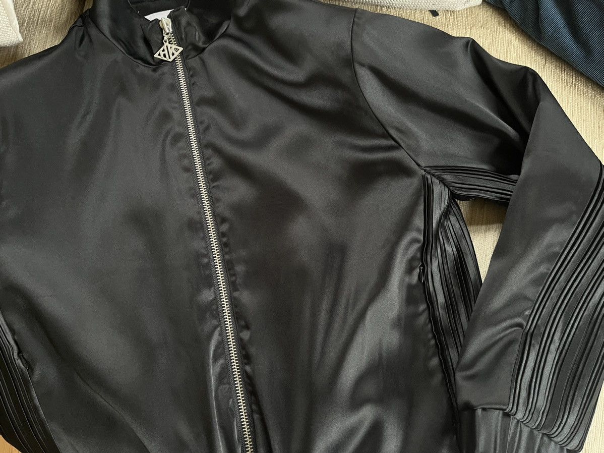 Han Kjobenhavn Satin Track Top Blouson Jacket Plissé Black Size US L / EU 52-54 / 3 - 22 Thumbnail