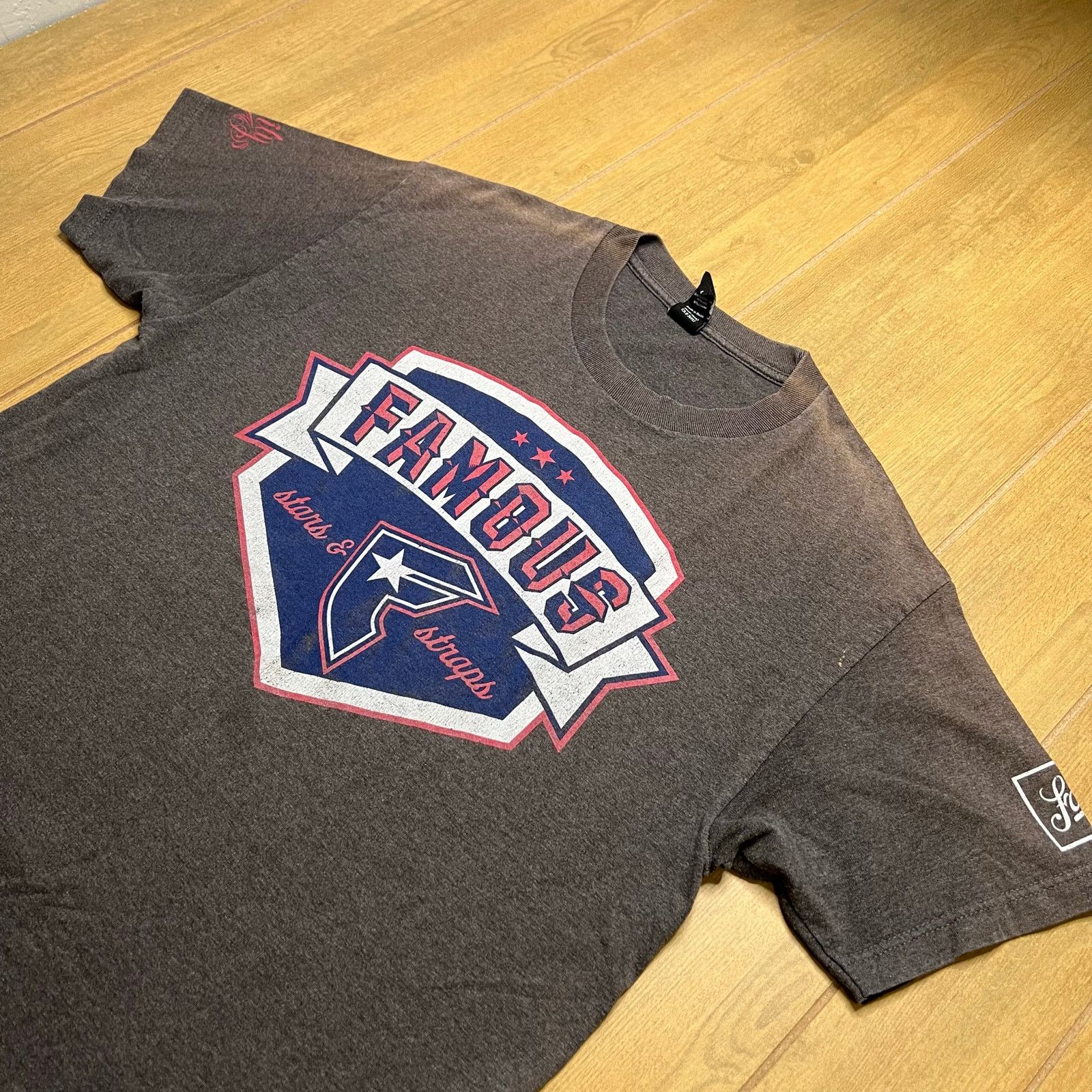 Almost Famous Vintage Y2K Famous Stars & Straps T shirt grey Sz L Distress Size US L / EU 52-54 / 3 - 3 Thumbnail