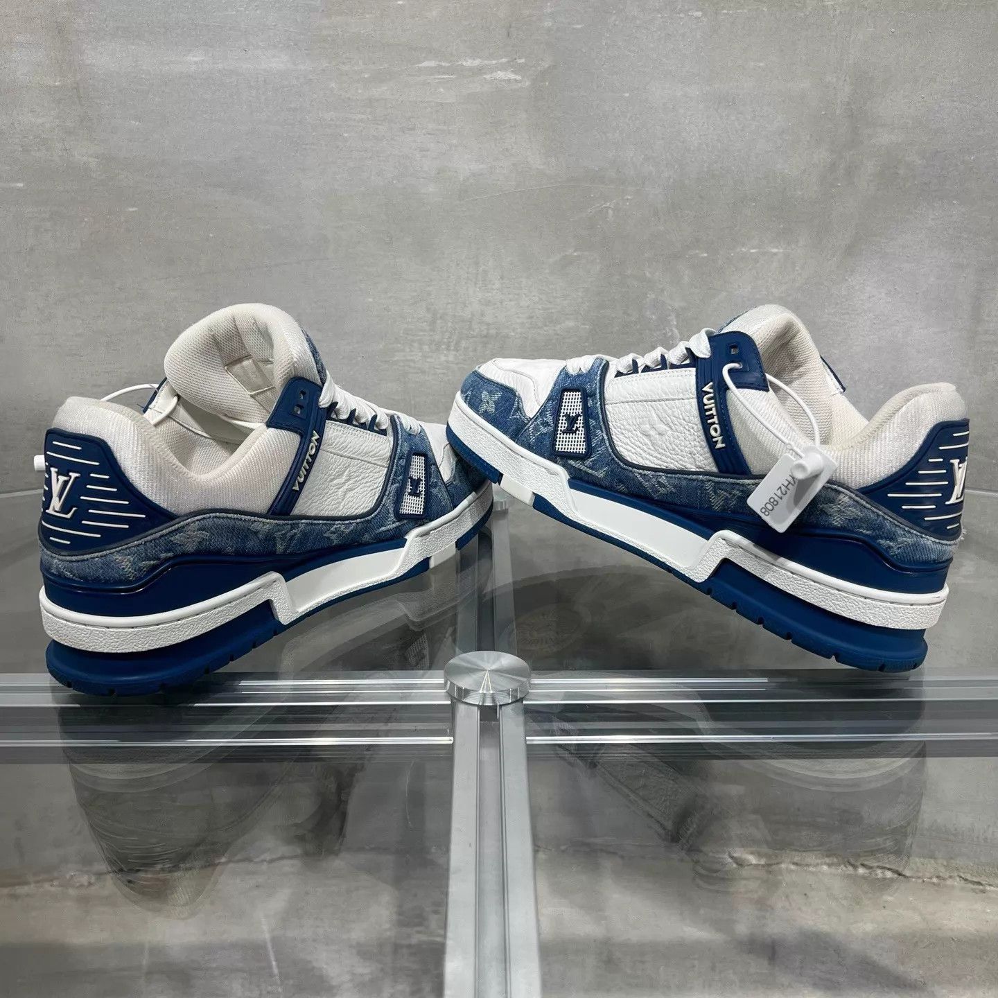 Louis Vuitton LV Trainer white blue denim UK6 / 40 Size US 7 / EU 40 - 5 Thumbnail