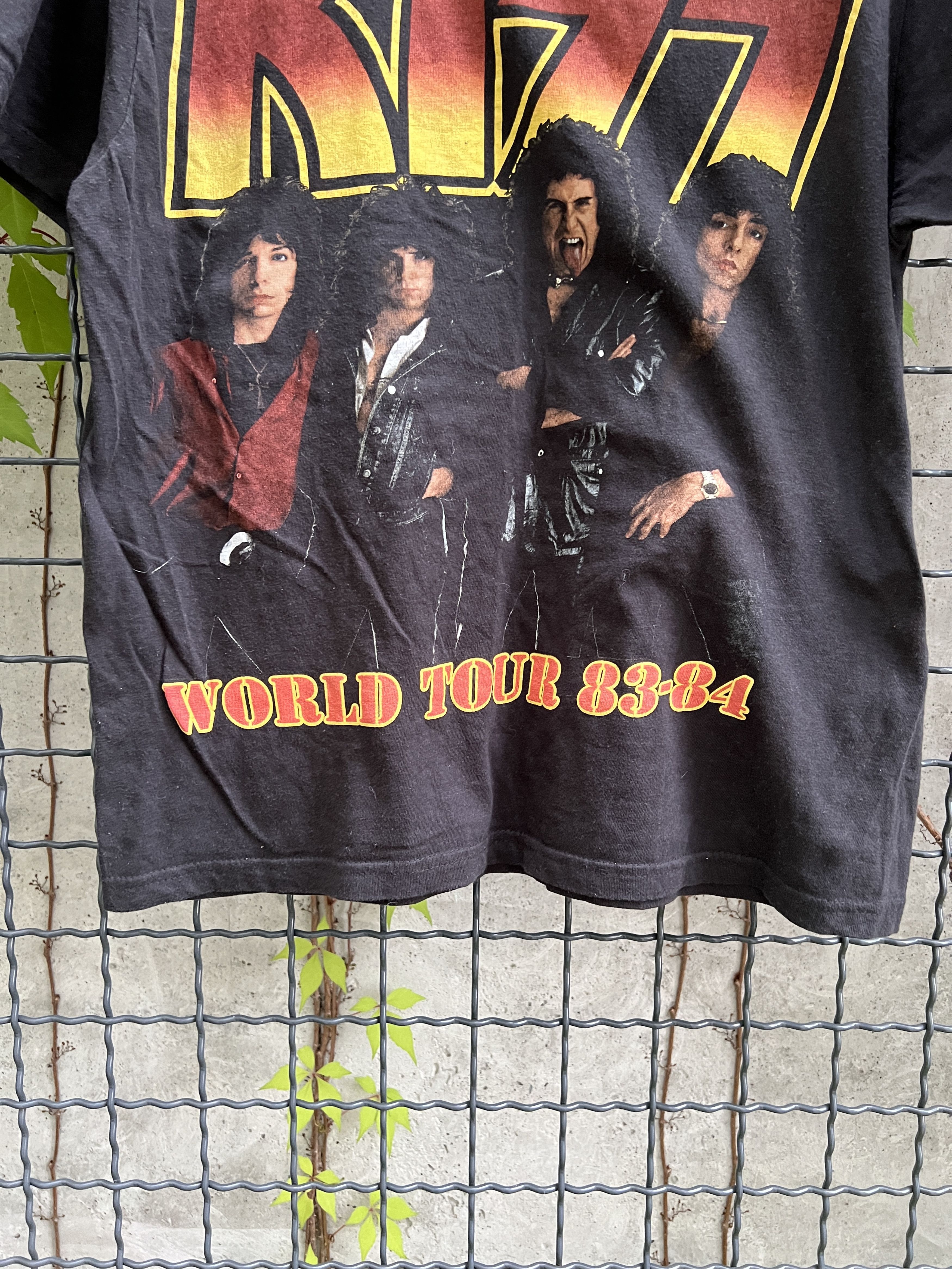 Band Tees Vintage 90s Kiss Rock Band Tour 83-84 T-shirt Size US M / EU 48-50 / 2 - 7 Thumbnail