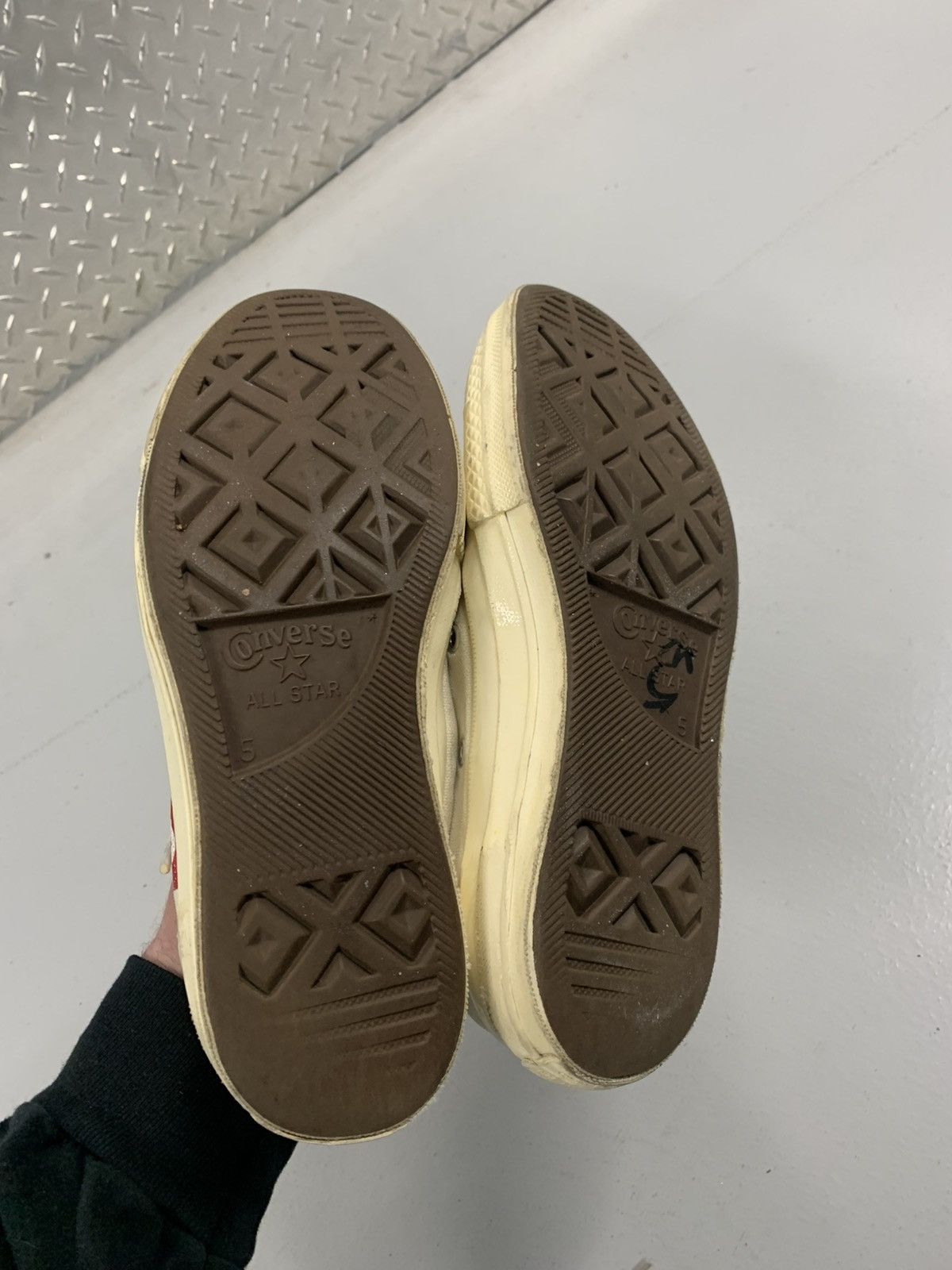 Comme des Garcons PLAY × Converse Converse x Comme des Garçons PLAY Low Top Sneakers Size 5 Size US 5 / EU 37 - 9 Thumbnail