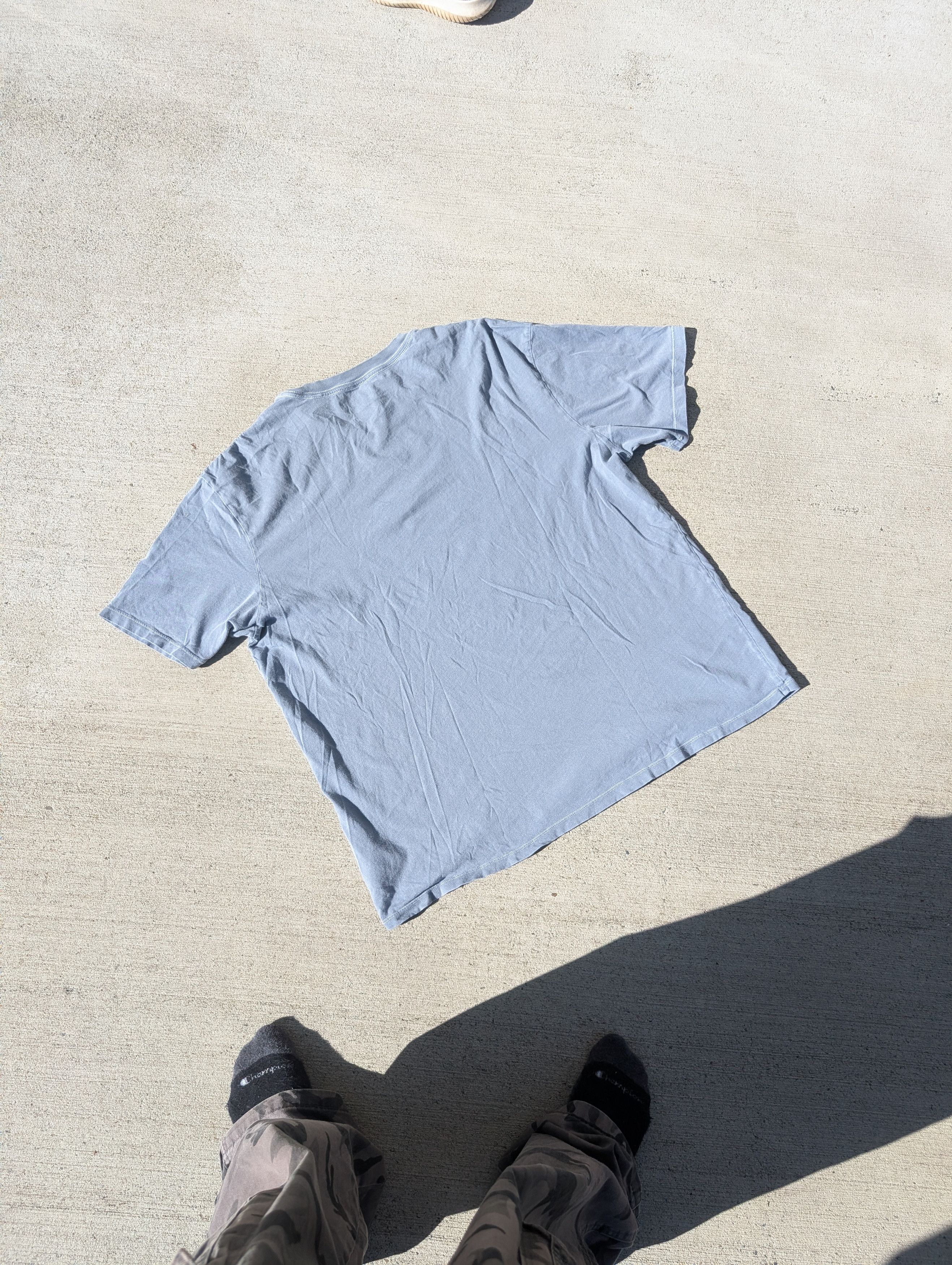 Guess crazy sunfaded grunge Y2K guess grey t shirt boxy Size US L / EU 52-54 / 3 - 3 Thumbnail