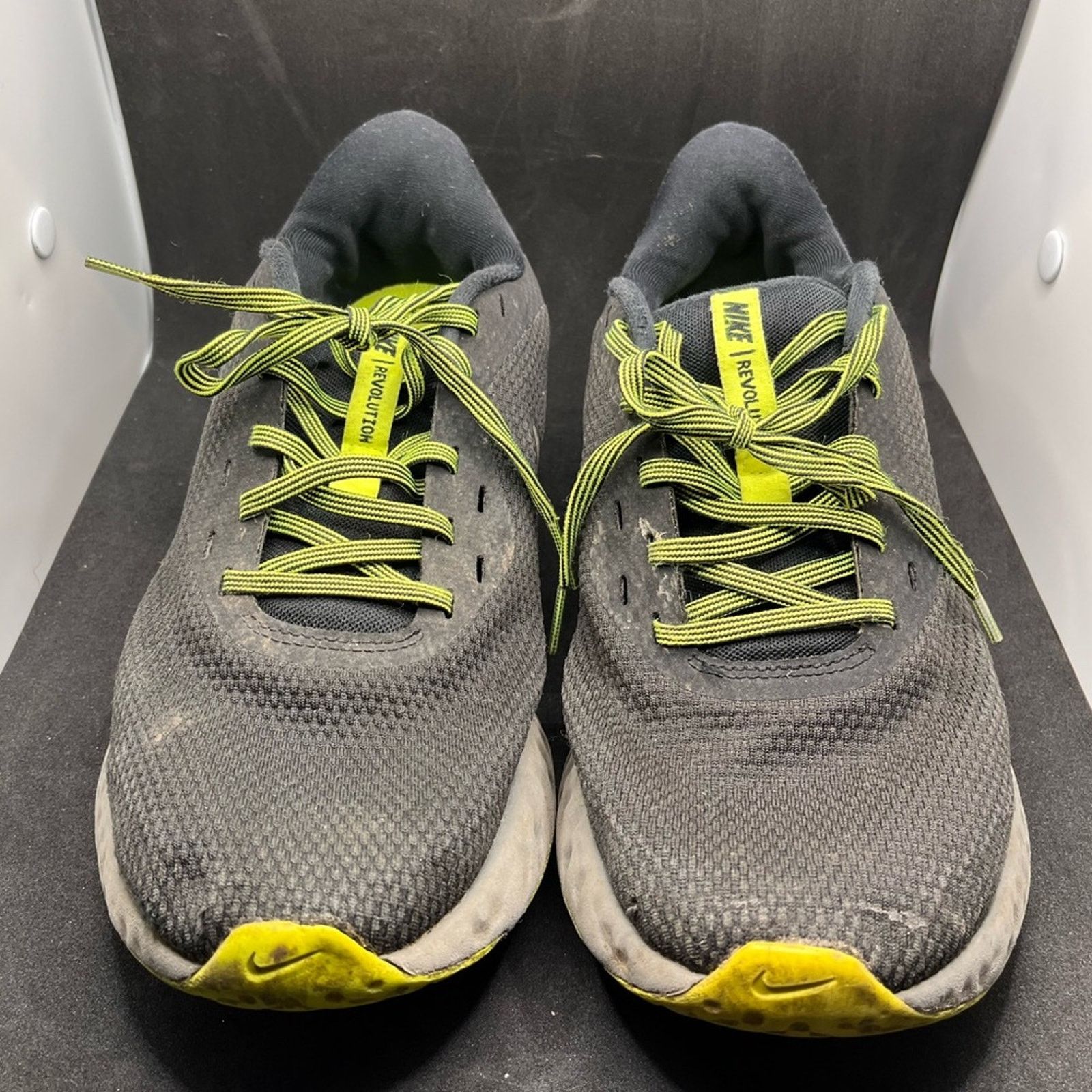 Nike Men’s Nike Revolution 5 black volt running shoes size 8 Size US 8 / EU 41 - 9 Thumbnail