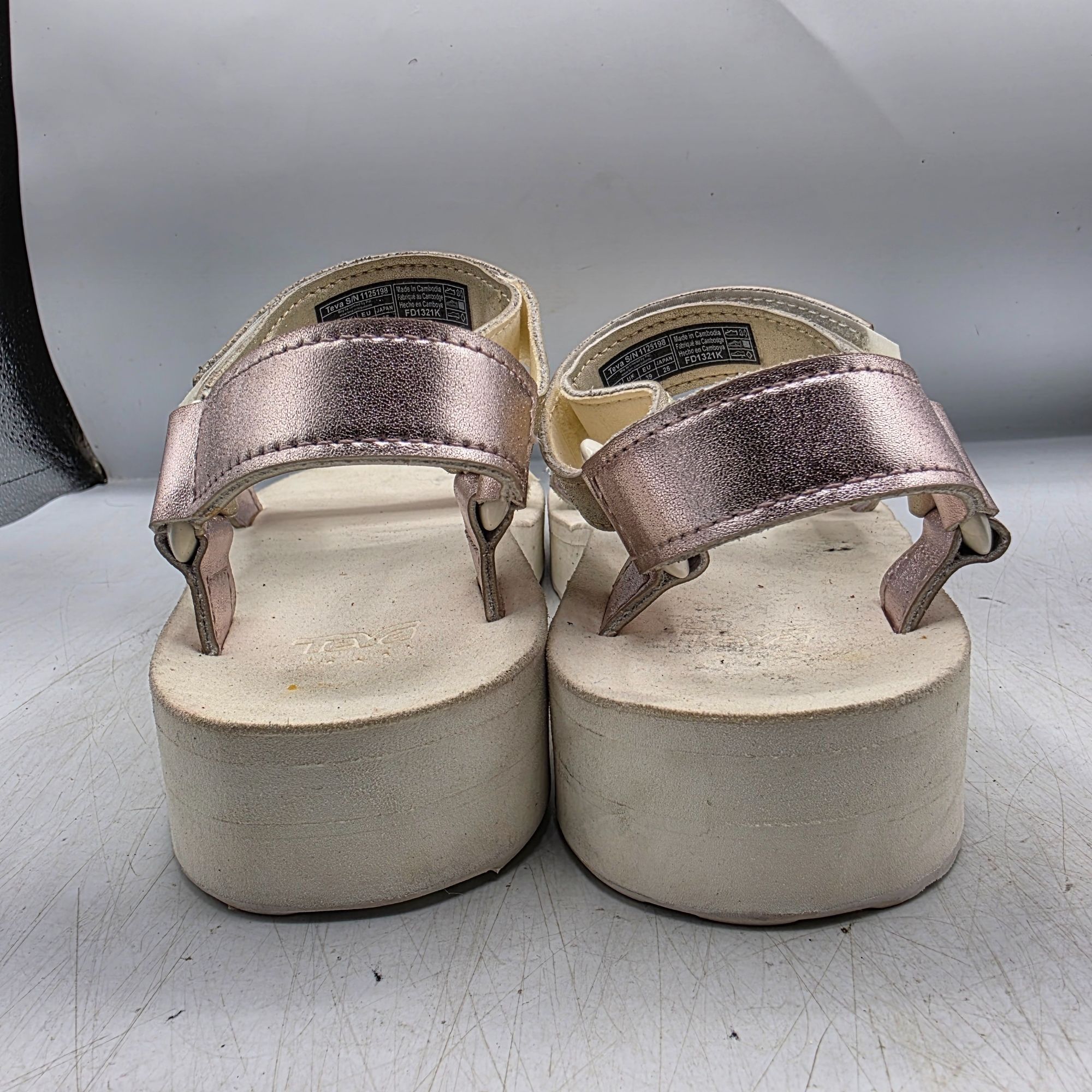Teva Teva Flatform Womens 8 Platform Sandals Universal Metallic S Size US 8 / IT 38 - 5 Thumbnail