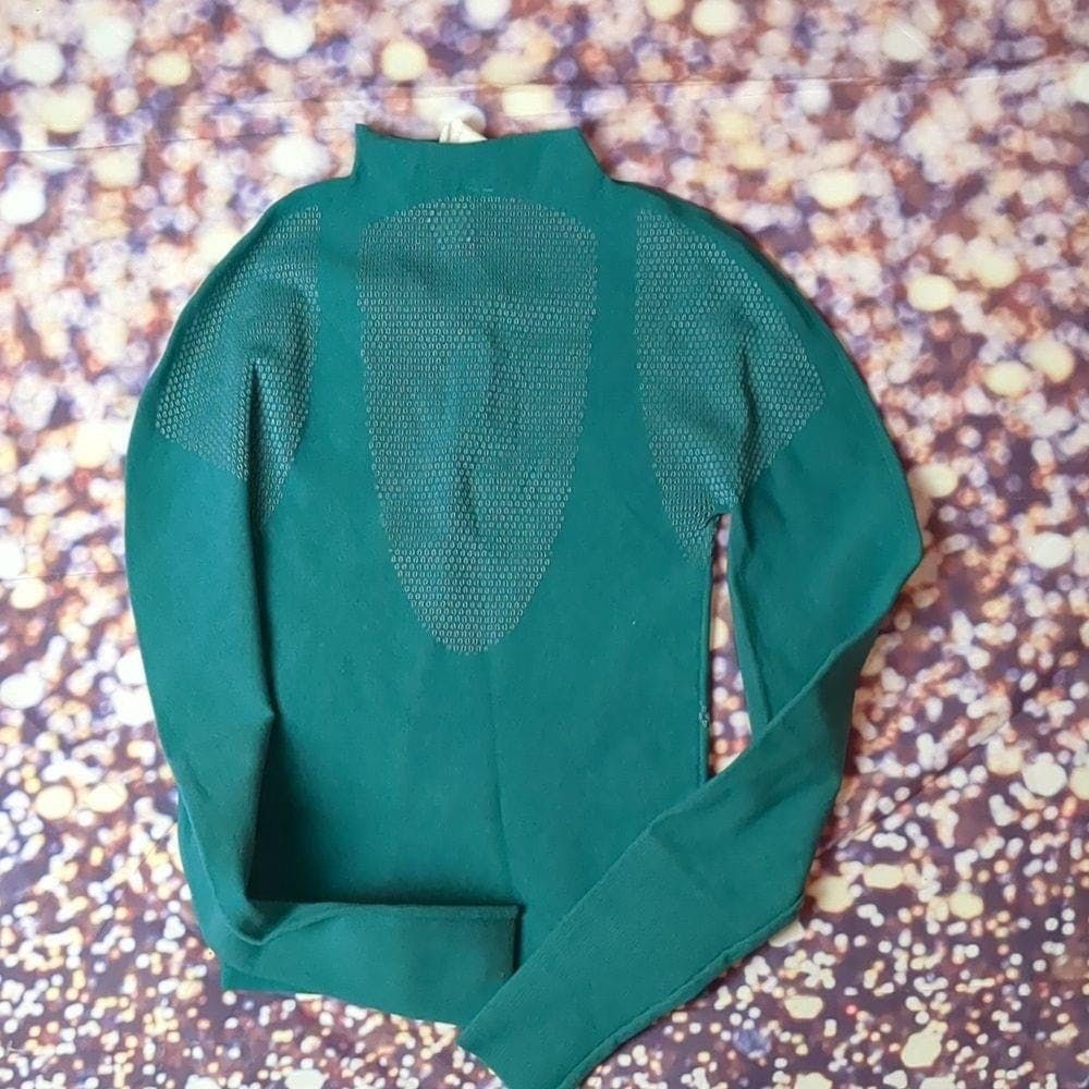 Fabletics Fabletics green long sleeve top size small Size S / US 4 / IT 40 - 2 Thumbnail