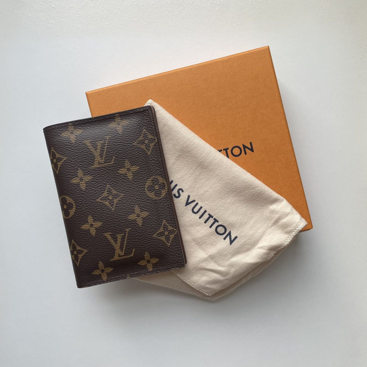Louis Vuitton BRAND NEW LOUIS VUITTON PASSPORT COVER Size ONE SIZE - 1 Thumbnail
