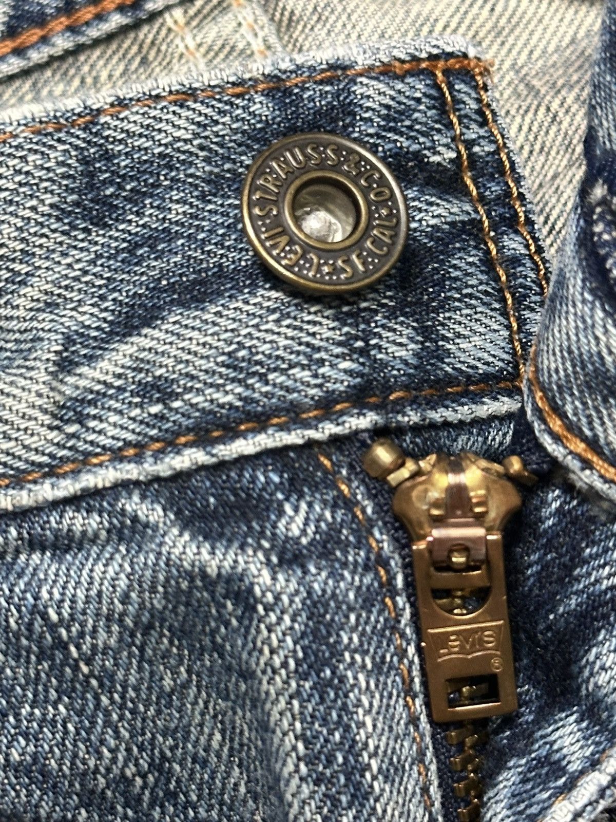 Levi's Levi's 502 Regular Fit With a Tapered Leg Faded & BlueWash Size US 31 - 12 Thumbnail